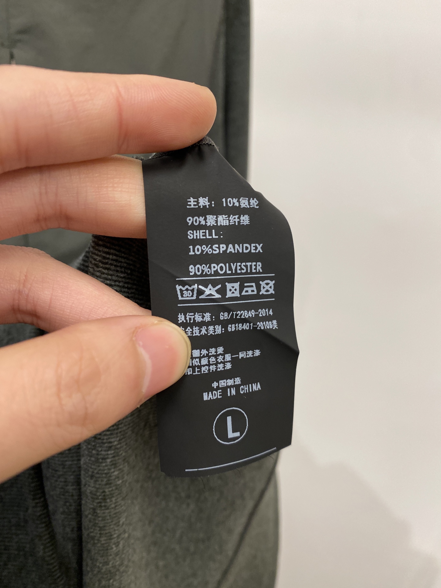 lp🆕、2025新品长袖卫衣，帅气时尚，胸前顶级印胶字母图案logo，简约百搭款。面料棉 不仅挺括，保持