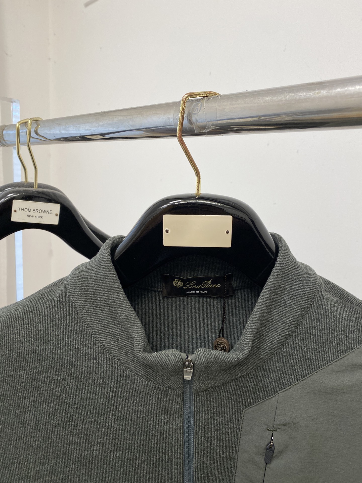 lp🆕、2025新品长袖卫衣，帅气时尚，胸前顶级印胶字母图案logo，简约百搭款。面料棉 不仅挺括，保持