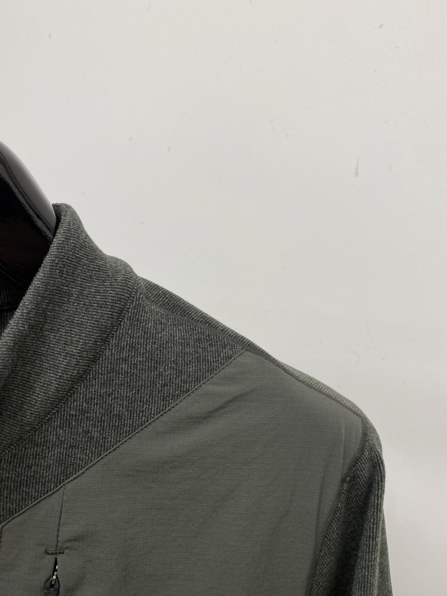 lp🆕、2025新品长袖卫衣，帅气时尚，胸前顶级印胶字母图案logo，简约百搭款。面料棉 不仅挺括，保持