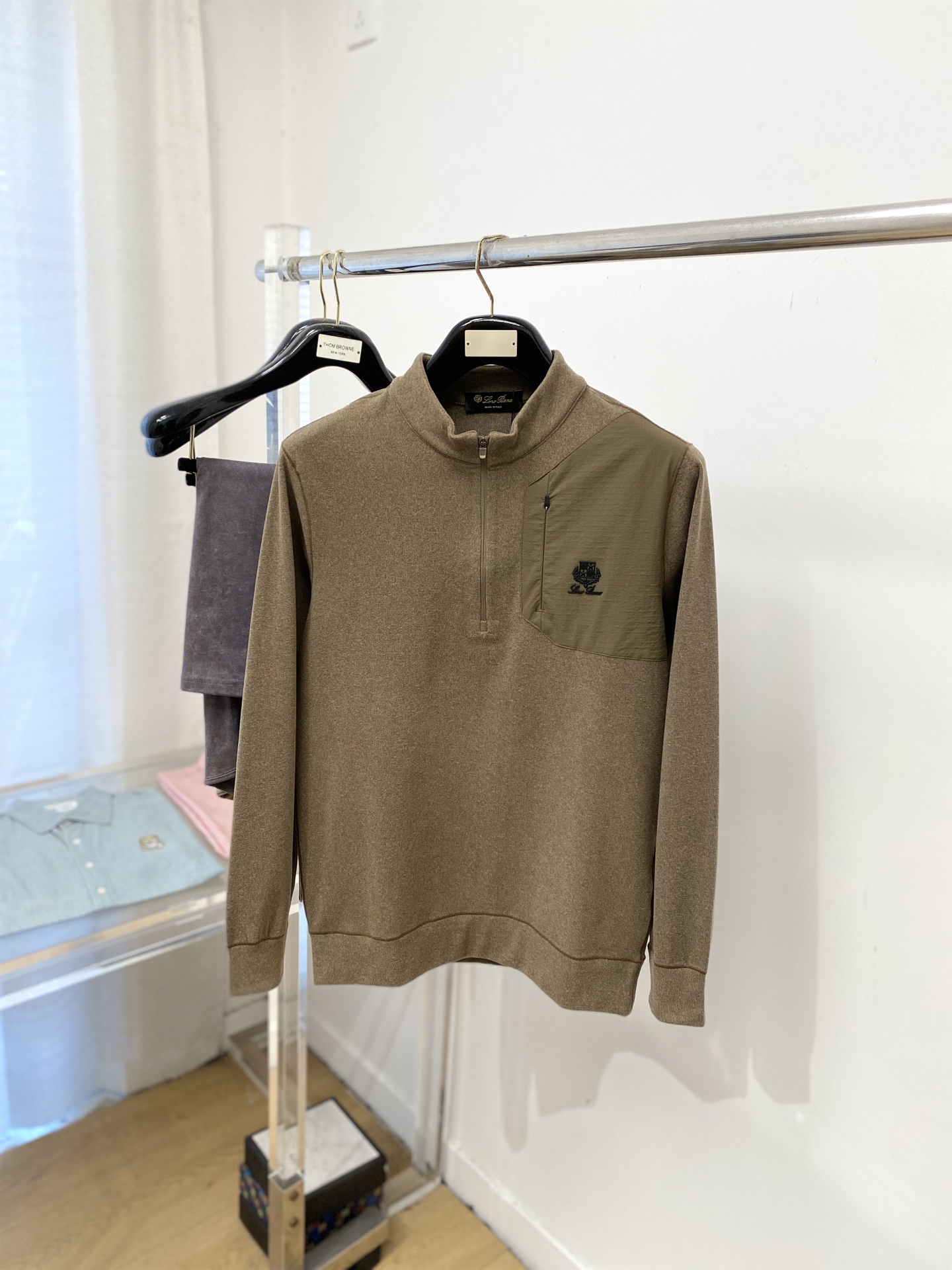 lp🆕、2025新品长袖卫衣，帅气时尚，胸前顶级印胶字母图案logo，简约百搭款。面料棉 不仅挺括，保持