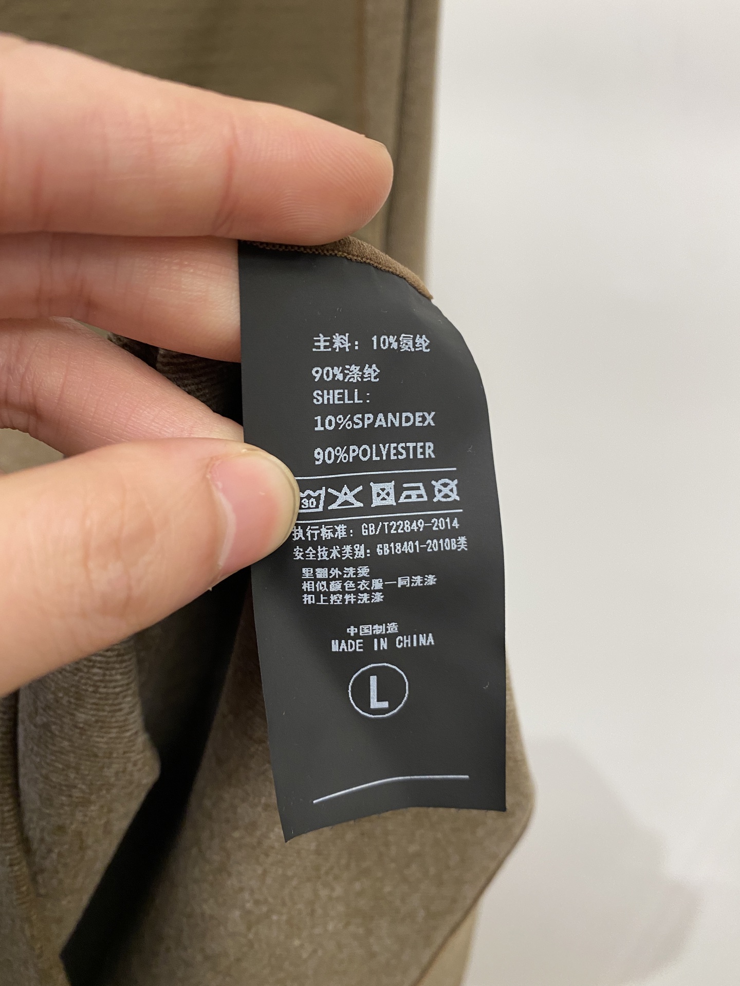 lp🆕、2025新品长袖卫衣，帅气时尚，胸前顶级印胶字母图案logo，简约百搭款。面料棉 不仅挺括，保持