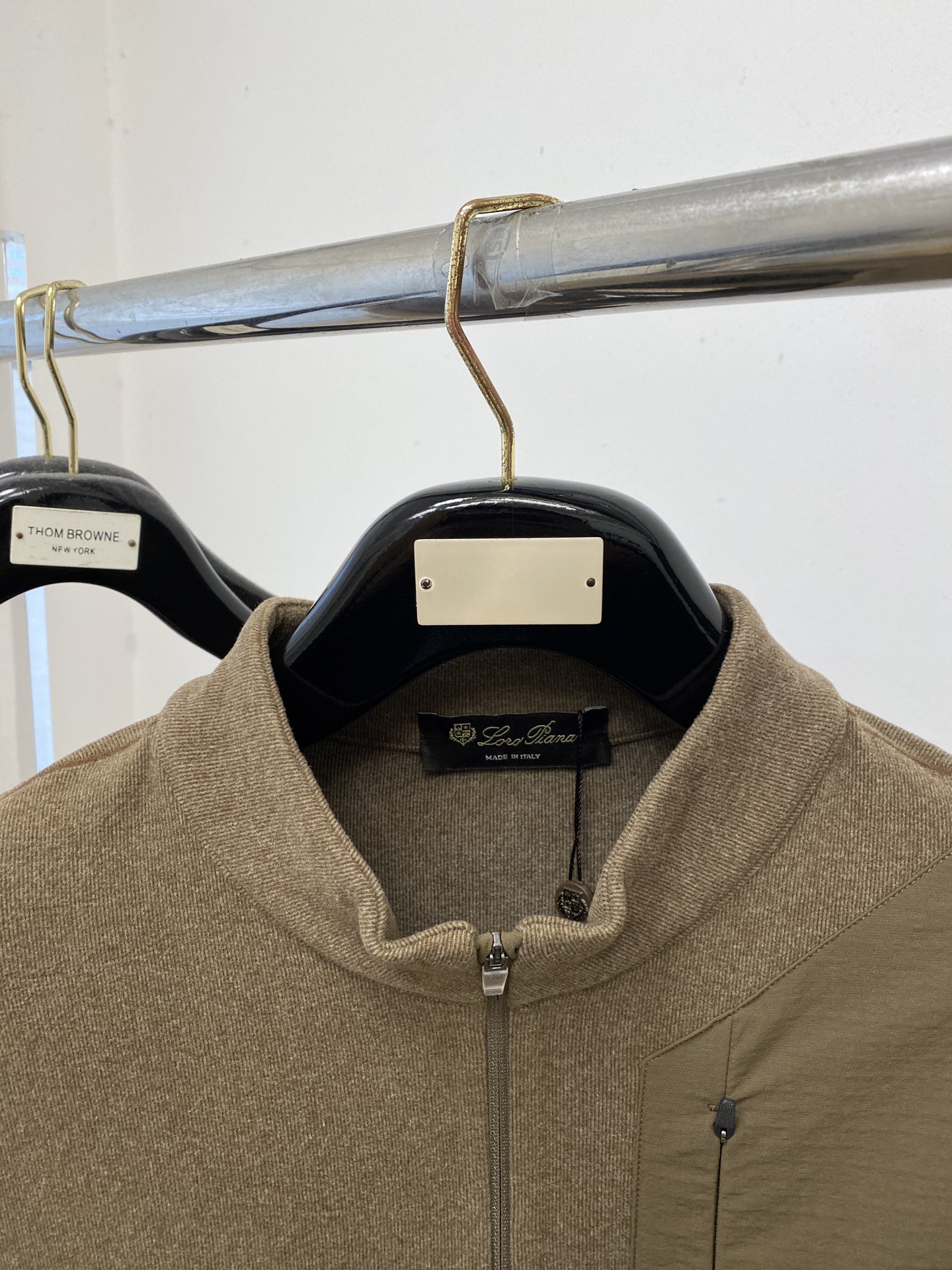 lp🆕、2025新品长袖卫衣，帅气时尚，胸前顶级印胶字母图案logo，简约百搭款。面料棉 不仅挺括，保持