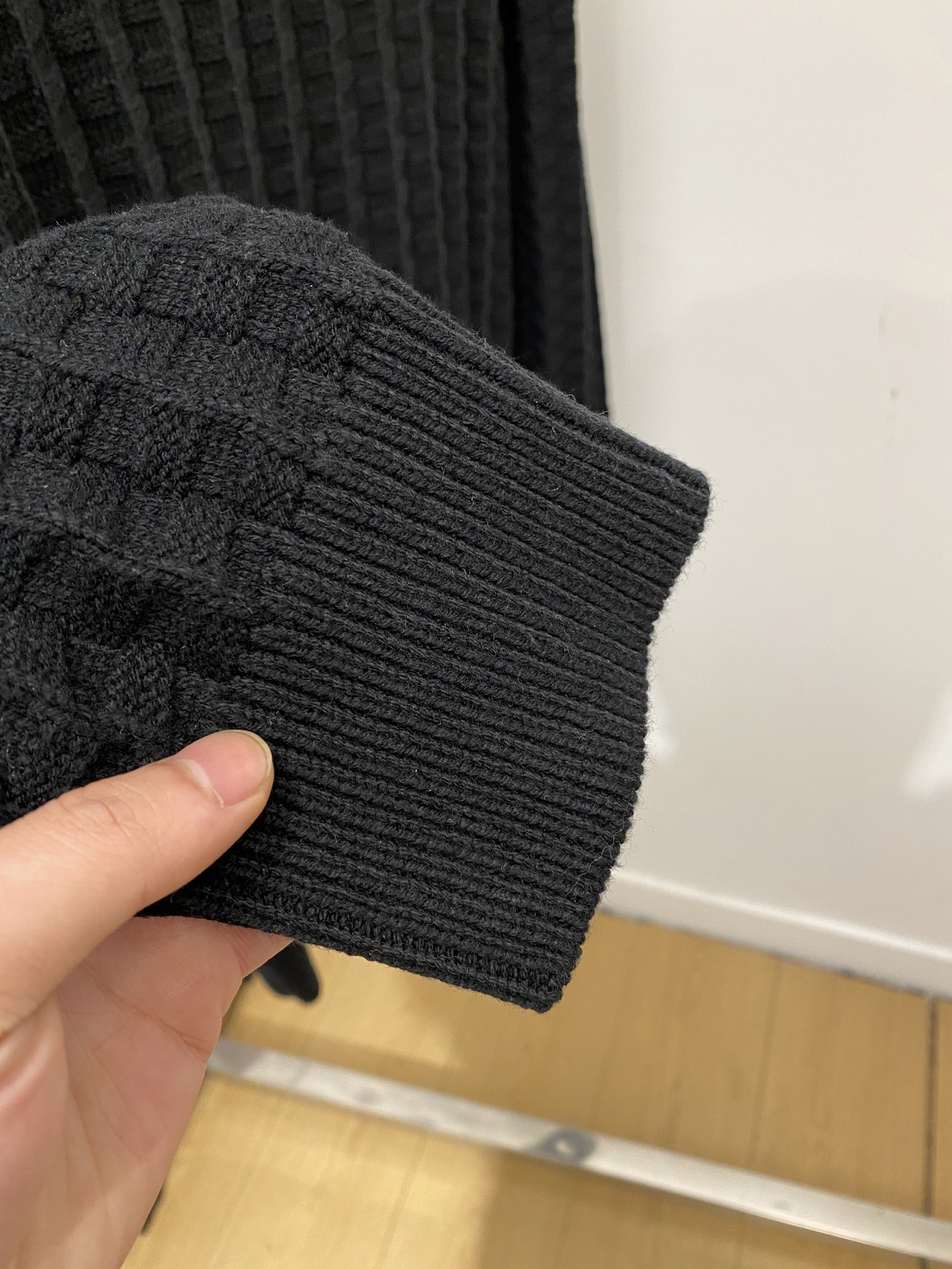 克罗心、2025新品羊毛衣 具有手感细腻柔软，可直接与肌肤接触，让暖心的纱线变化出细腻的质感，顶级工艺极