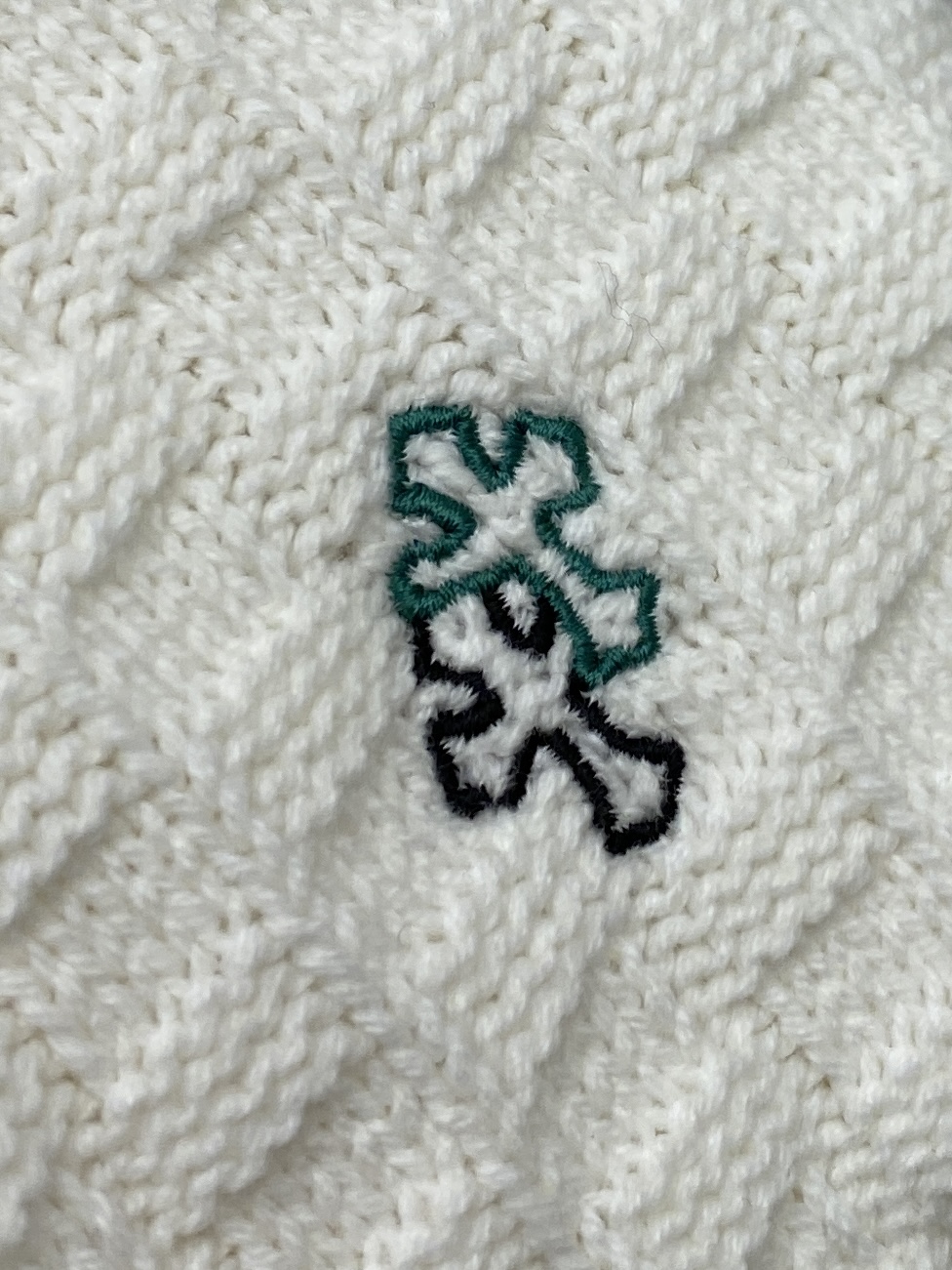 克罗心、2025新品羊毛衣 具有手感细腻柔软，可直接与肌肤接触，让暖心的纱线变化出细腻的质感，顶级工艺极