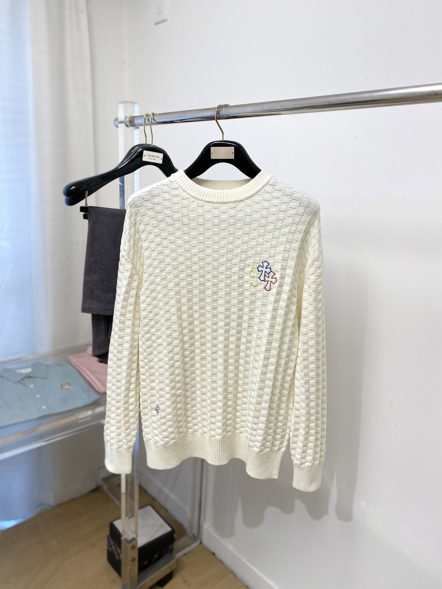 克罗心、2025新品羊毛衣 具有手感细腻柔软，可直接与肌肤接触，让暖心的纱线变化出细腻的质感，顶级工艺极