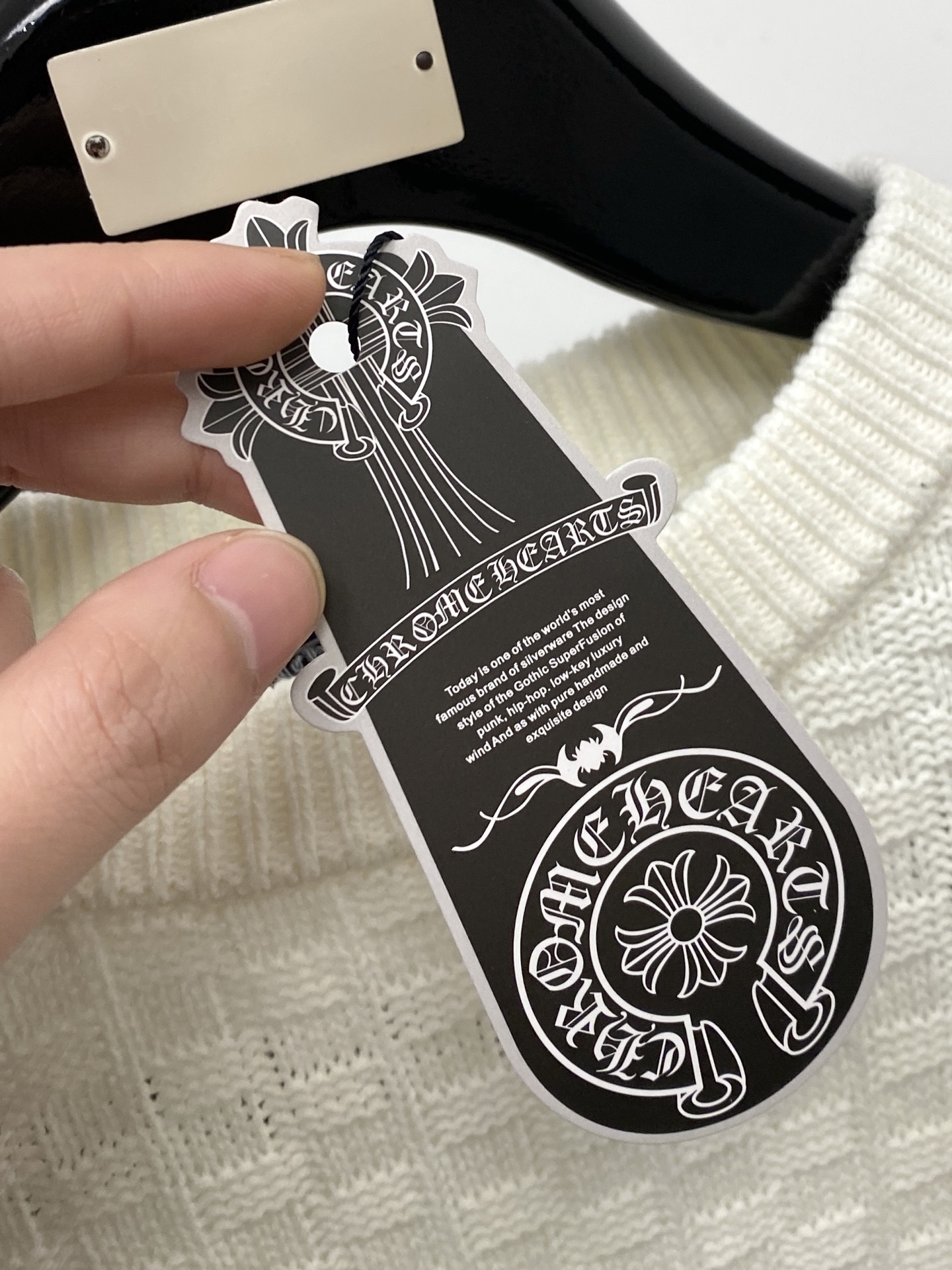 克罗心、2025新品羊毛衣 具有手感细腻柔软，可直接与肌肤接触，让暖心的纱线变化出细腻的质感，顶级工艺极