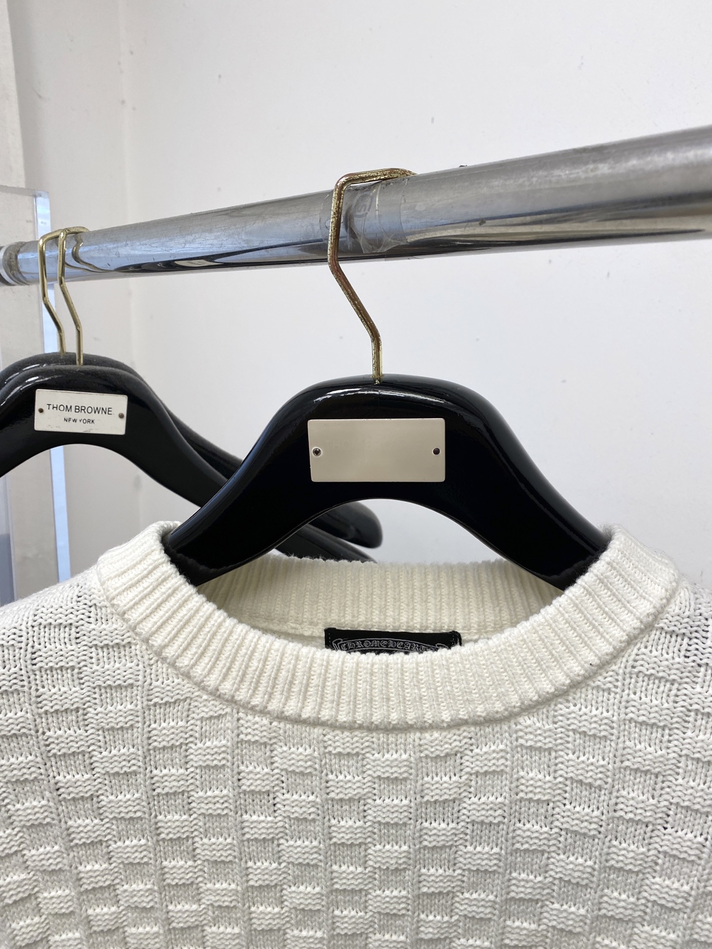 克罗心、2025新品羊毛衣 具有手感细腻柔软，可直接与肌肤接触，让暖心的纱线变化出细腻的质感，顶级工艺极