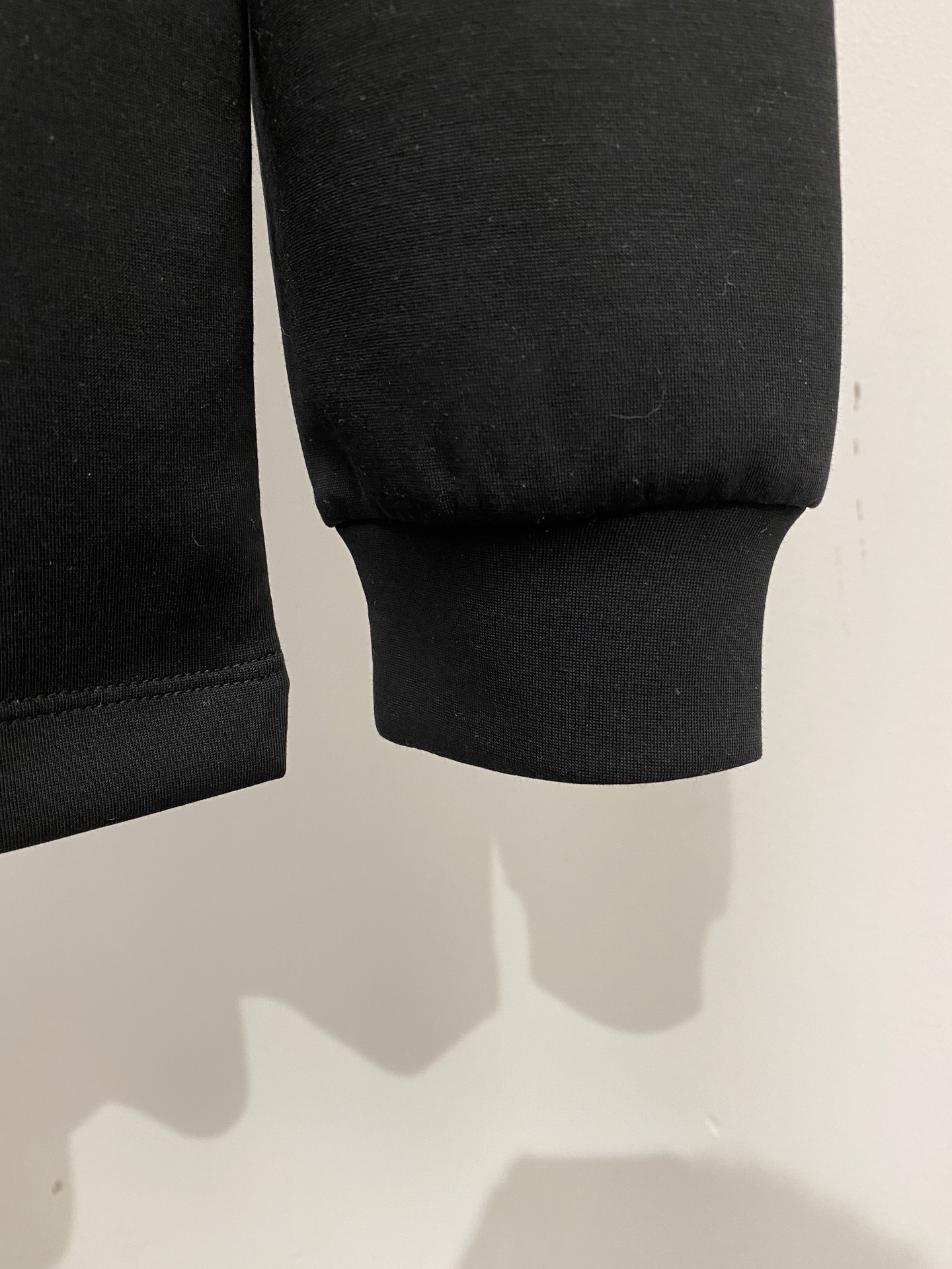 杰尼亚、2025新品长袖卫衣，帅气时尚，胸前顶级印胶字母logo，简约百搭款。面料棉 不仅挺括，保持潮流