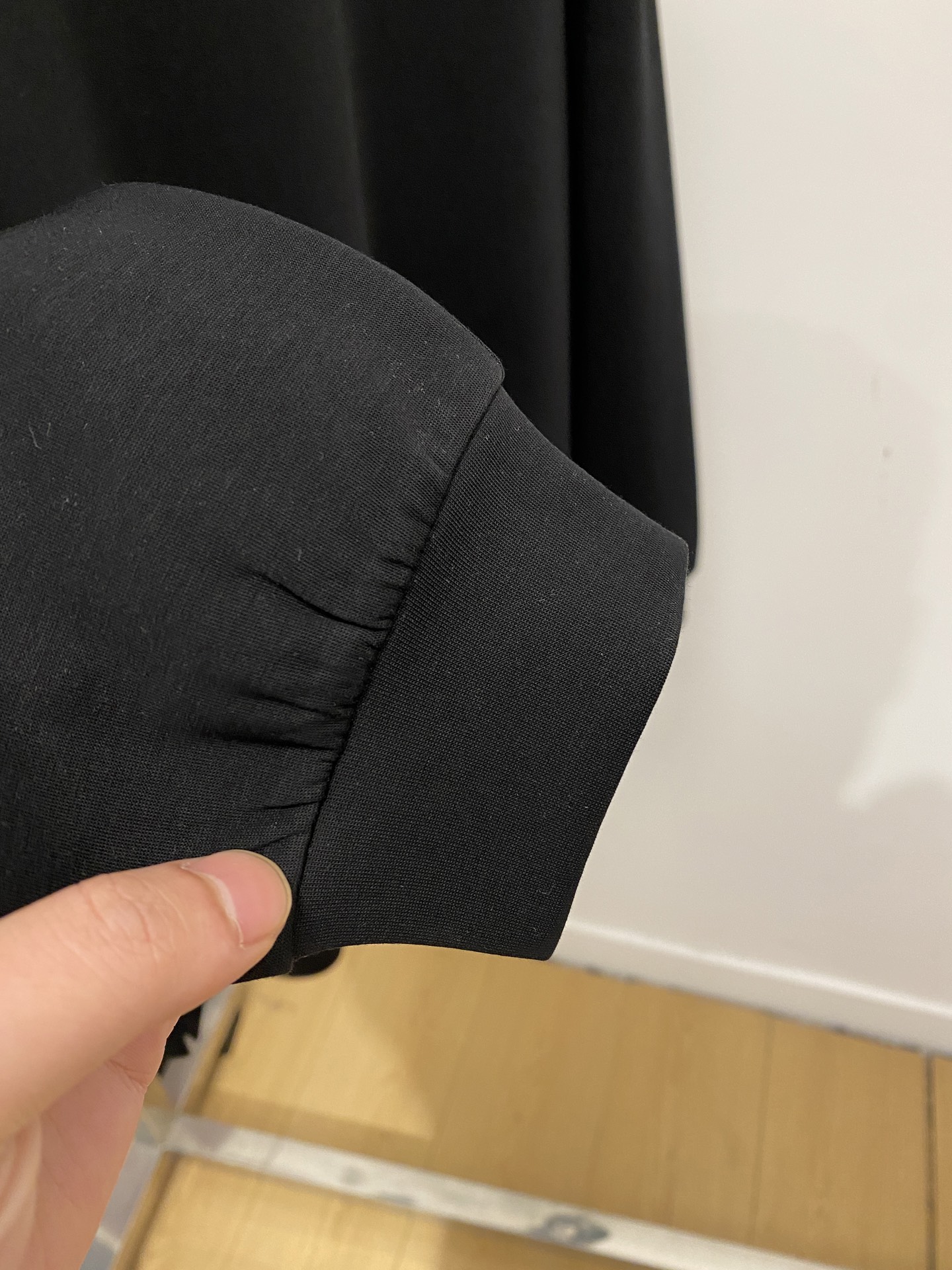 杰尼亚、2025新品长袖卫衣，帅气时尚，胸前顶级印胶字母logo，简约百搭款。面料棉 不仅挺括，保持潮流