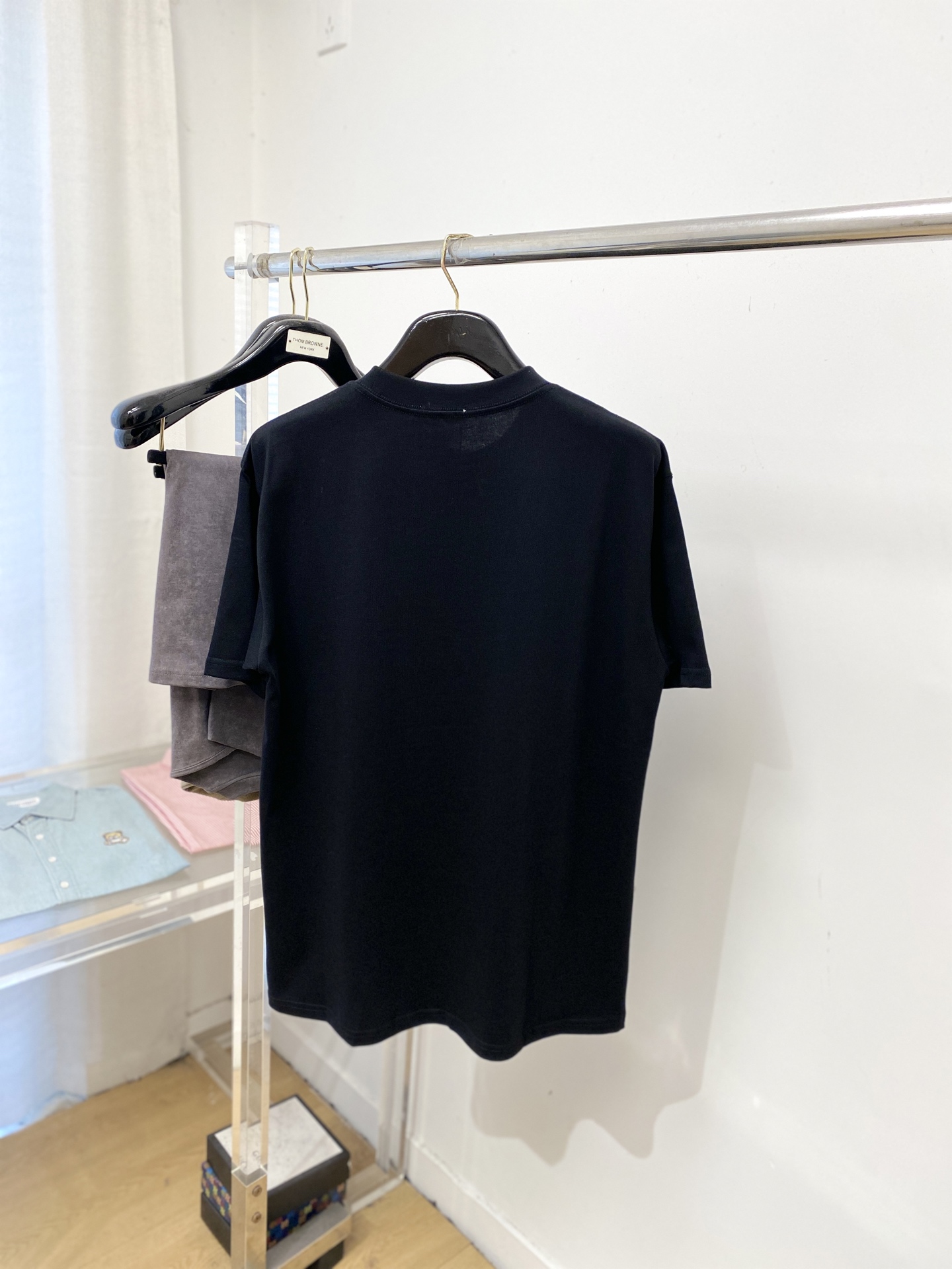 迪奥、2025新品短袖T恤，帅气时尚，简约百搭款。胸口精致刺绣字母logo，面料棉 不仅挺括，保持潮流的