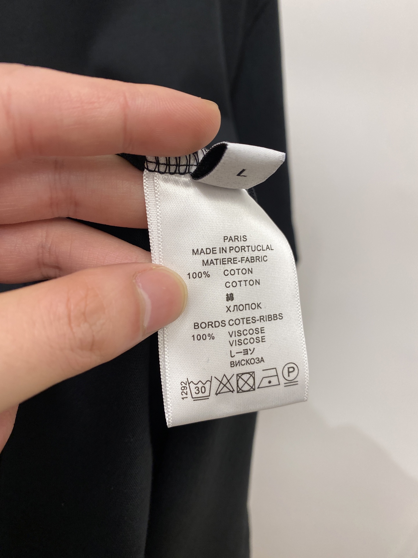 古奇、2025新品短袖T恤，帅气时尚，简约百搭款。胸前顶级印胶字母logo，面料棉 不仅挺括，保持潮流的