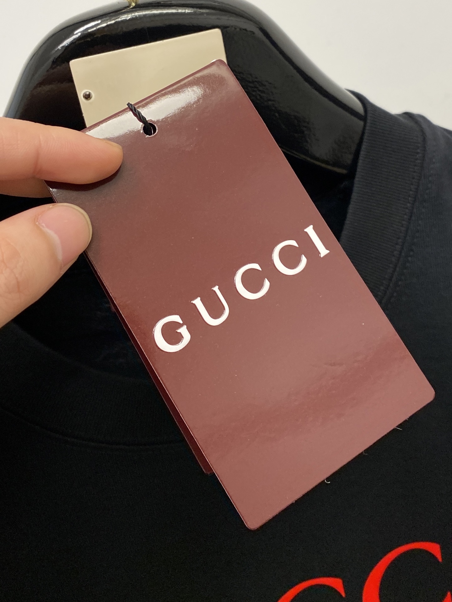 古奇、2025新品短袖T恤，帅气时尚，简约百搭款。胸前顶级印胶字母logo，面料棉 不仅挺括，保持潮流的