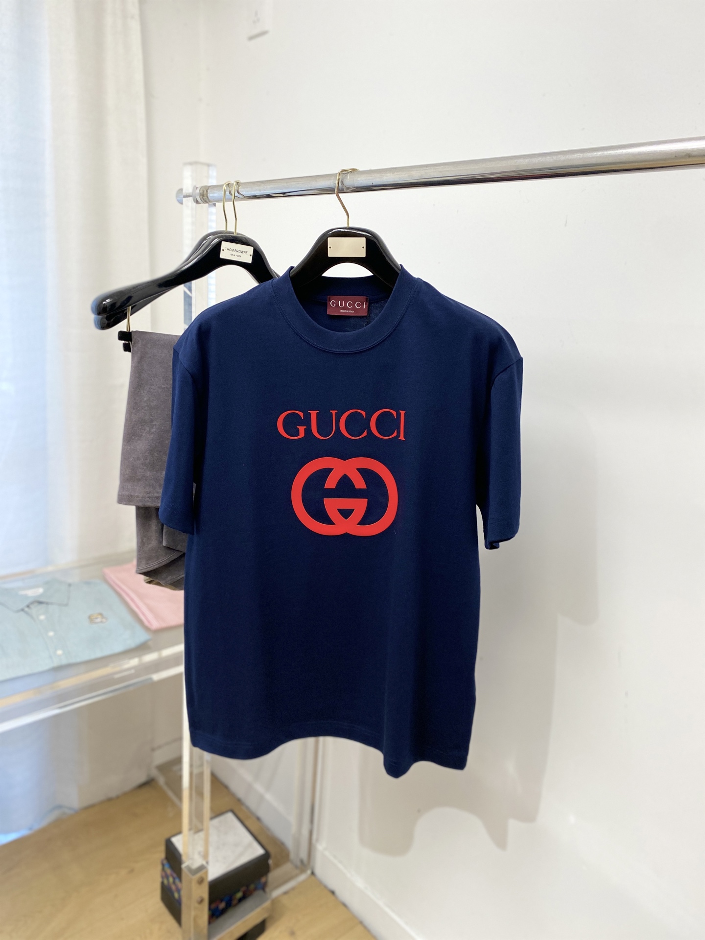 古奇、2025新品短袖T恤，帅气时尚，简约百搭款。胸前顶级印胶字母logo，面料棉 不仅挺括，保持潮流的