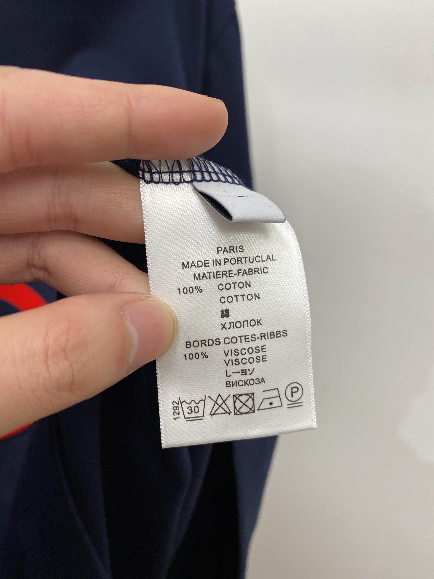 古奇、2025新品短袖T恤，帅气时尚，简约百搭款。胸前顶级印胶字母logo，面料棉 不仅挺括，保持潮流的