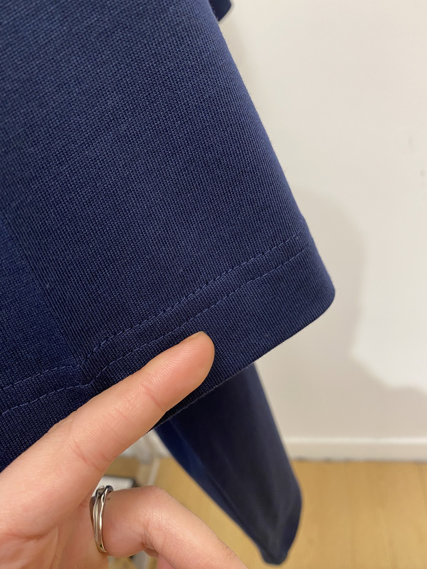 古奇、2025新品短袖T恤，帅气时尚，简约百搭款。胸前顶级印胶字母logo，面料棉 不仅挺括，保持潮流的