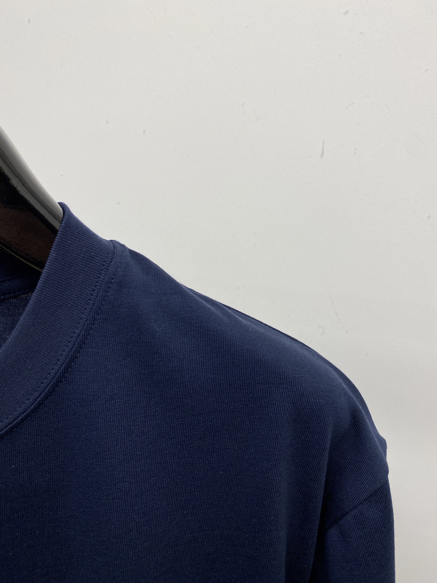 古奇、2025新品短袖T恤，帅气时尚，简约百搭款。胸前顶级印胶字母logo，面料棉 不仅挺括，保持潮流的