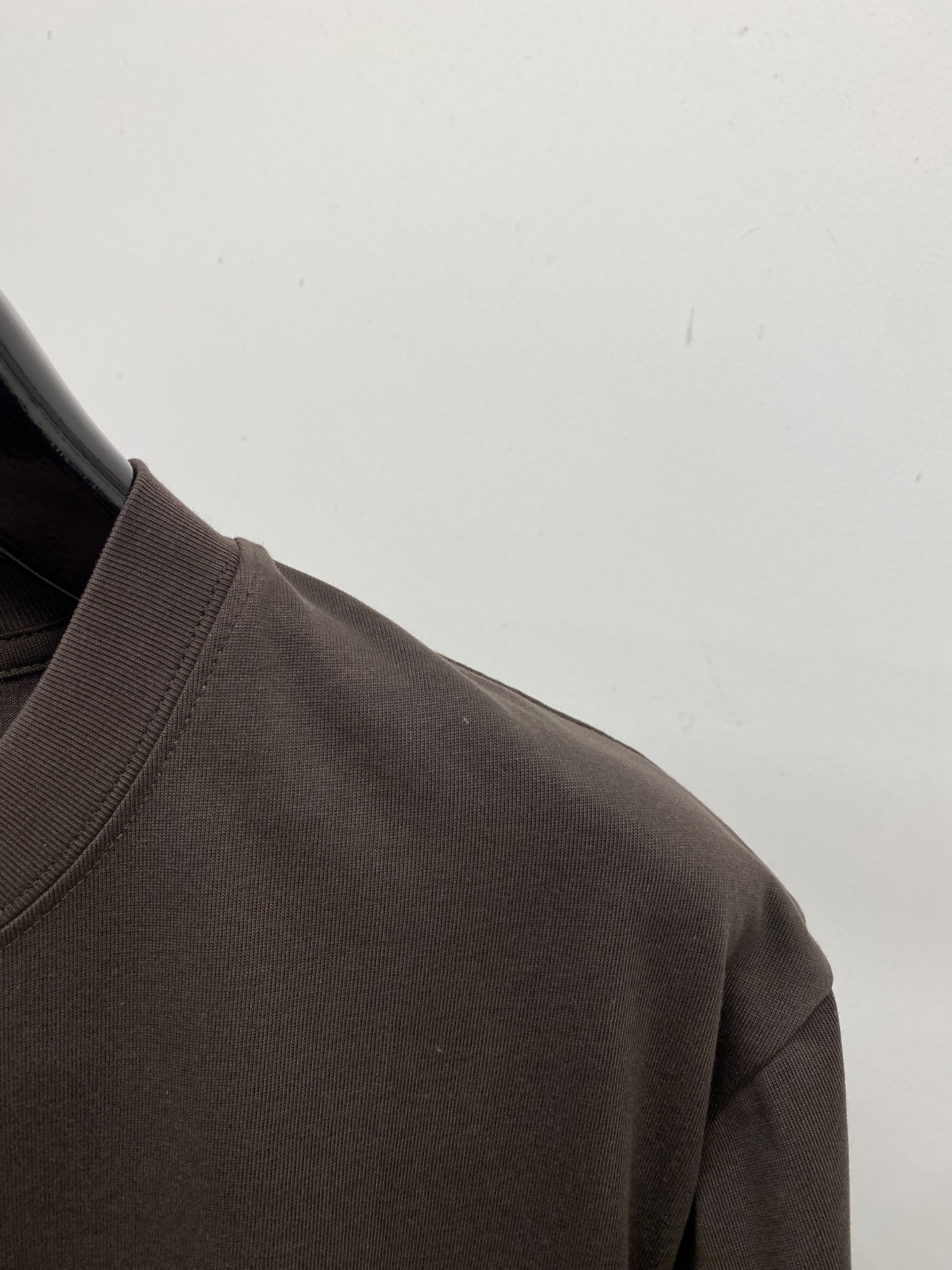 古奇、2025新品短袖T恤，帅气时尚，简约百搭款。胸前顶级印胶字母logo，面料棉 不仅挺括，保持潮流的