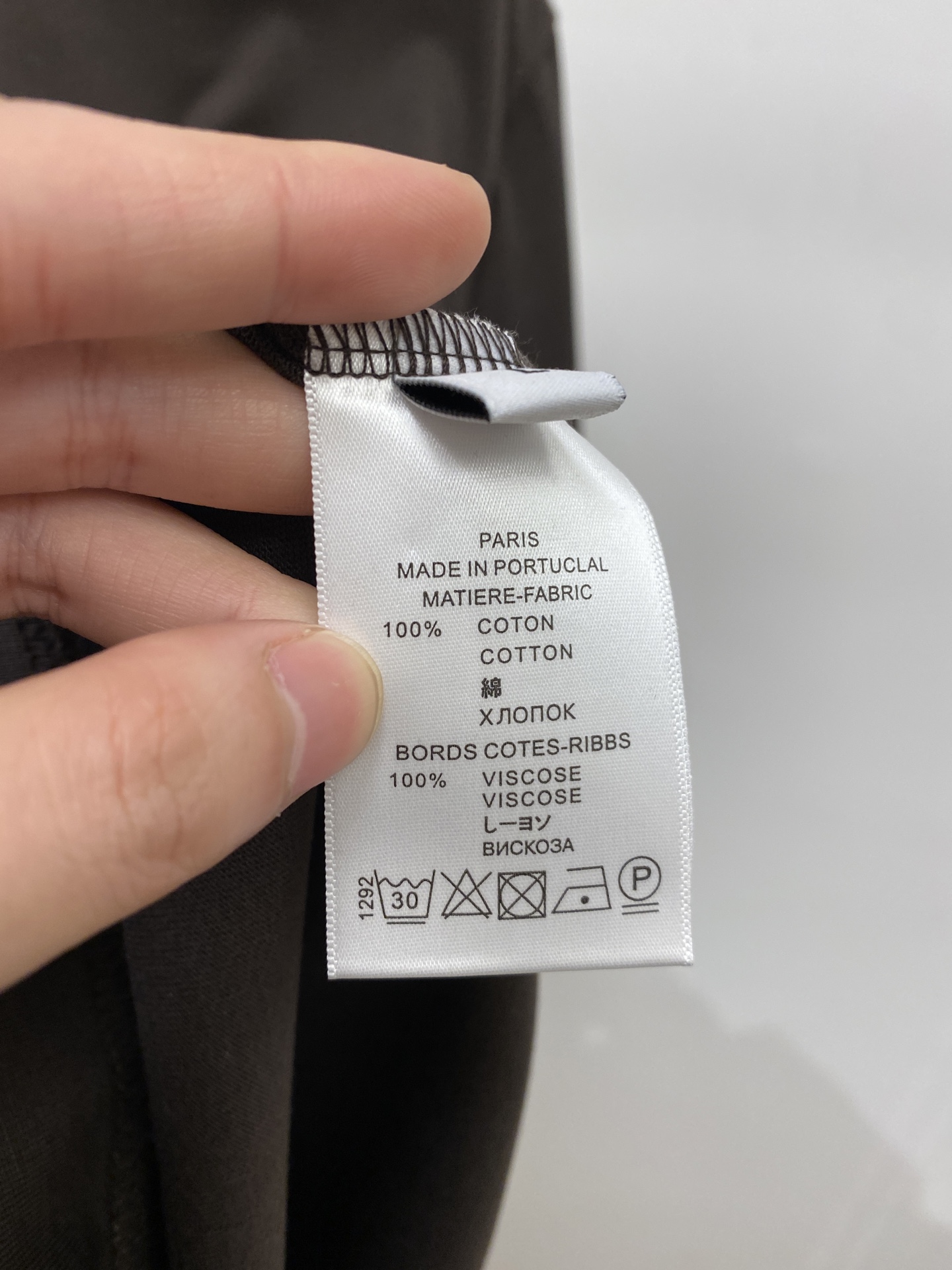 古奇、2025新品短袖T恤，帅气时尚，简约百搭款。胸前顶级印胶字母logo，面料棉 不仅挺括，保持潮流的