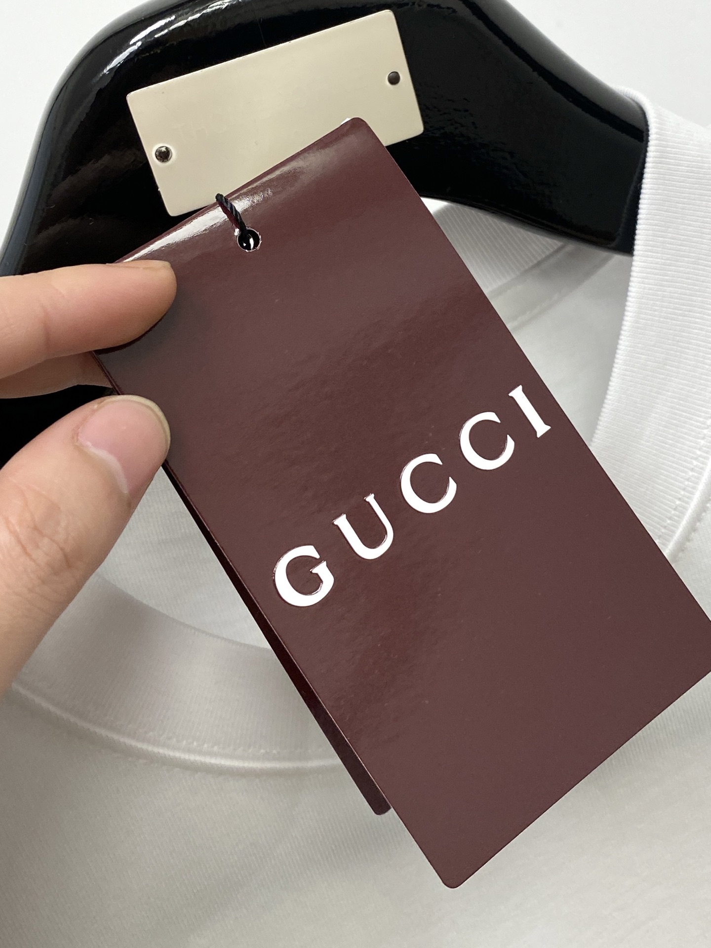 古奇、2025新品短袖T恤，帅气时尚，简约百搭款。胸前顶级印胶字母logo，面料棉 不仅挺括，保持潮流的