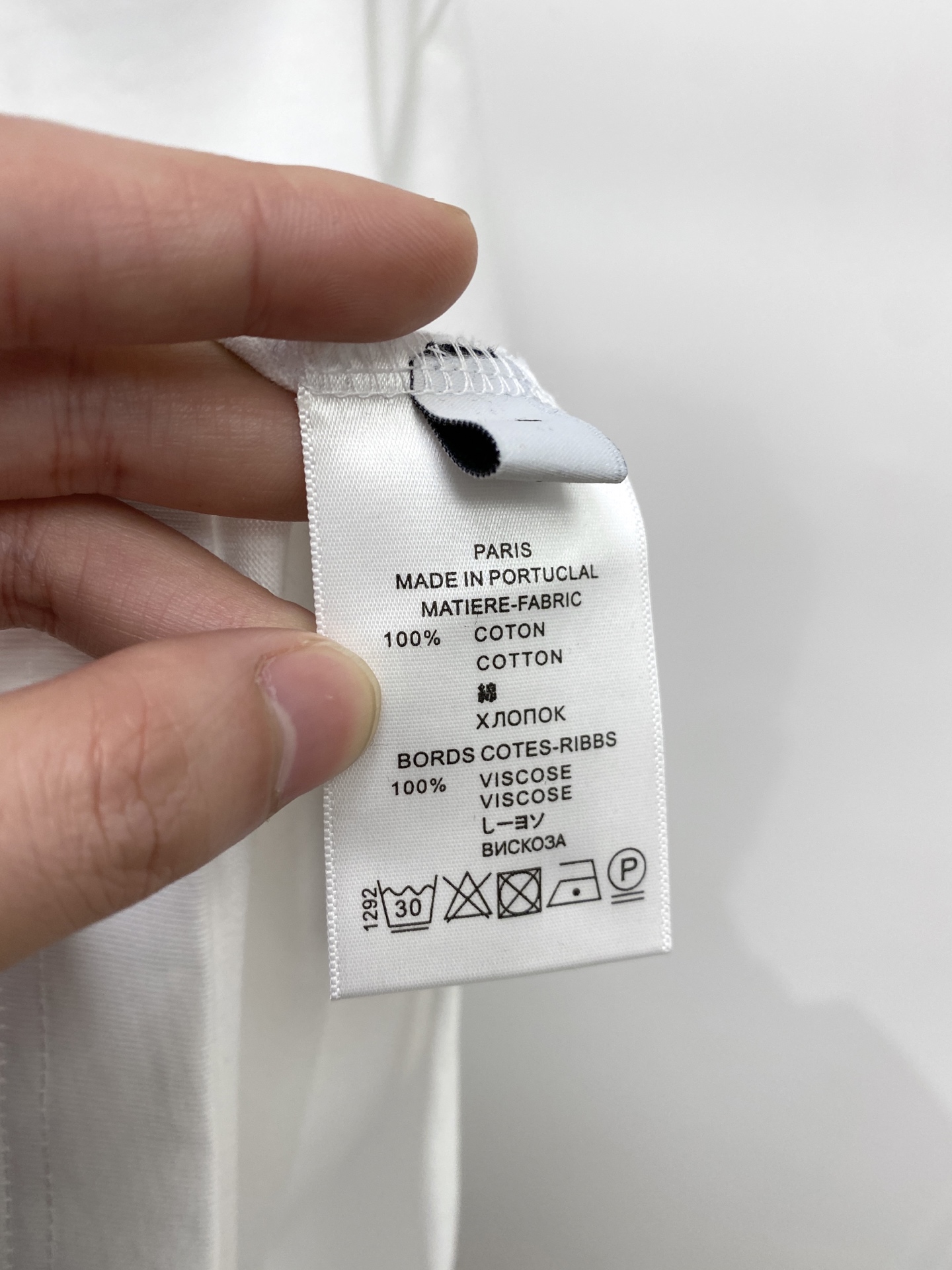 古奇、2025新品短袖T恤，帅气时尚，简约百搭款。胸前顶级印胶字母logo，面料棉 不仅挺括，保持潮流的