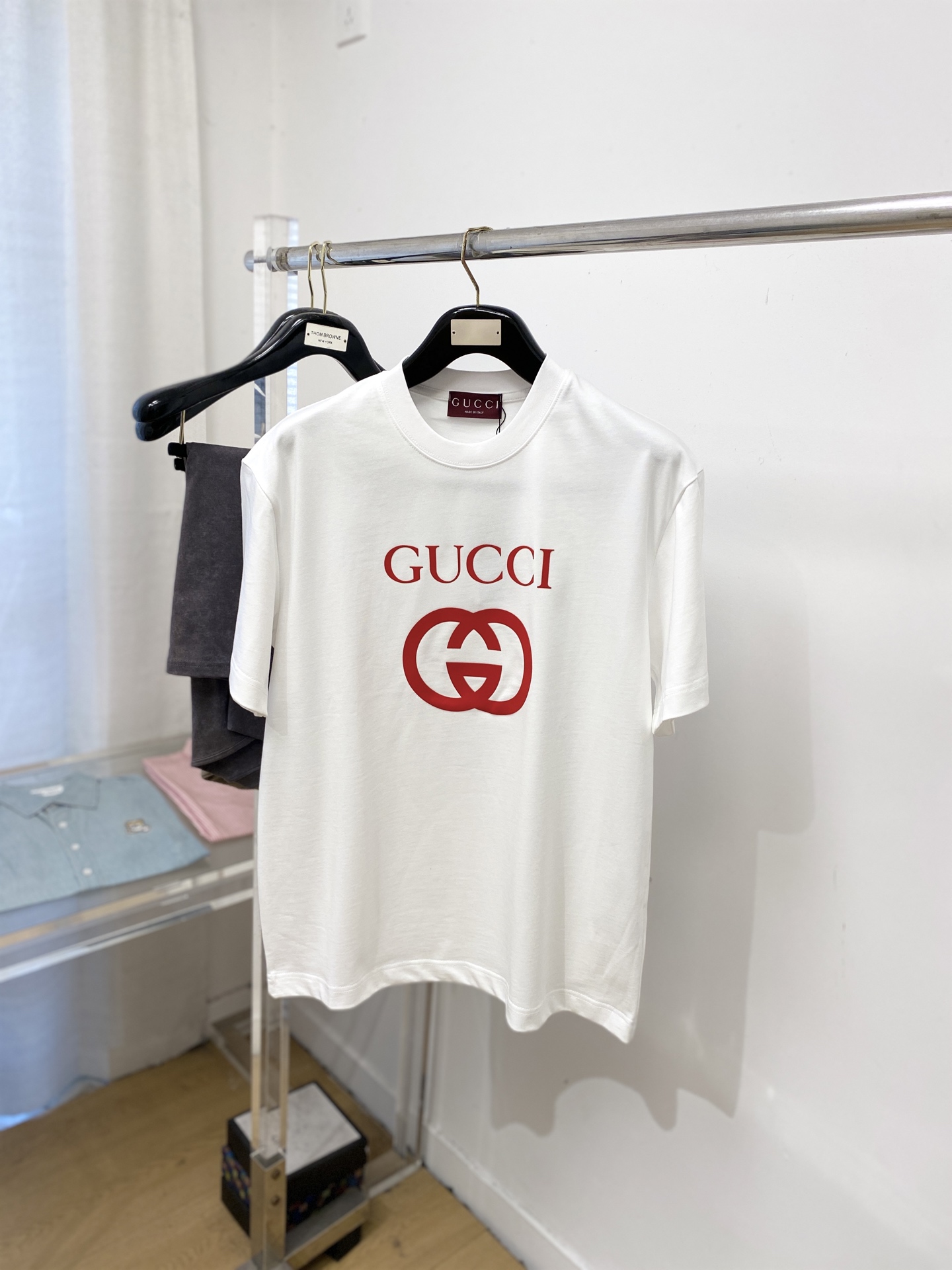 古奇、2025新品短袖T恤，帅气时尚，简约百搭款。胸前顶级印胶字母logo，面料棉 不仅挺括，保持潮流的