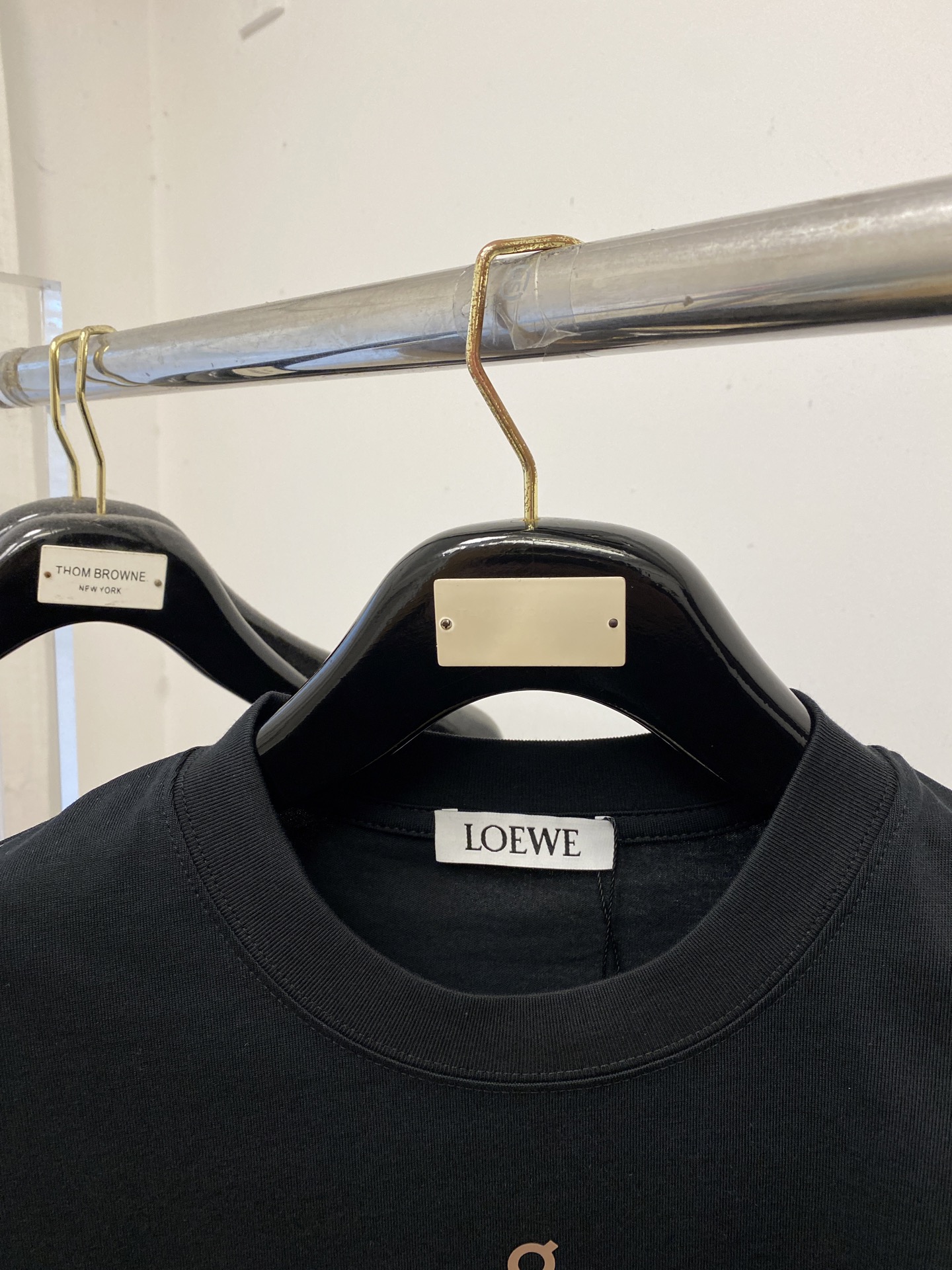 罗意威、2025新品短袖T恤，帅气时尚，简约百搭款。胸口顶级印胶图案字母logo，面料棉 不仅挺括，保持