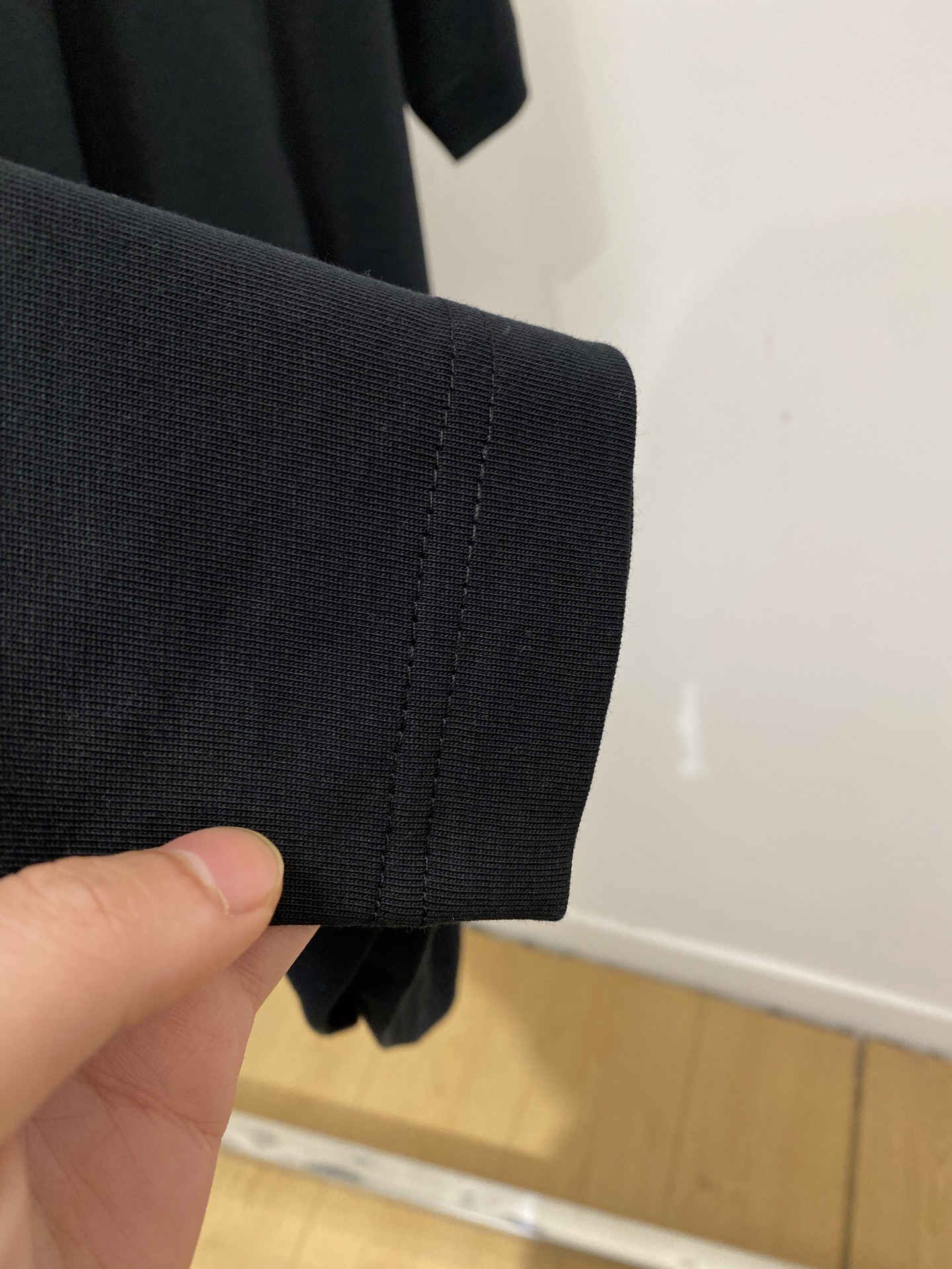 罗意威、2025新品短袖T恤，帅气时尚，简约百搭款。胸口顶级印胶图案字母logo，面料棉 不仅挺括，保持