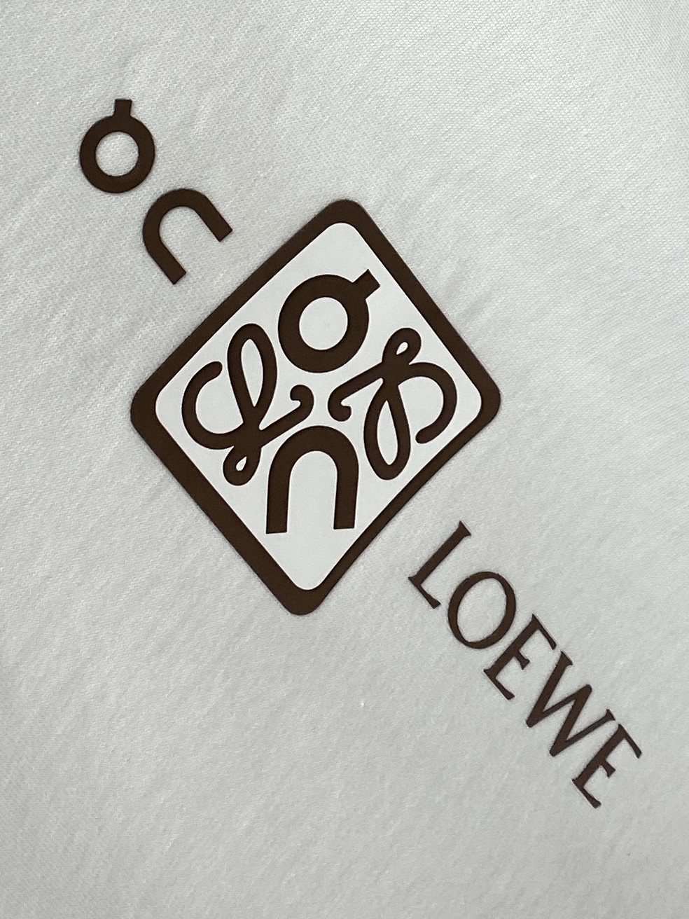 罗意威、2025新品短袖T恤，帅气时尚，简约百搭款。胸口顶级印胶图案字母logo，面料棉 不仅挺括，保持