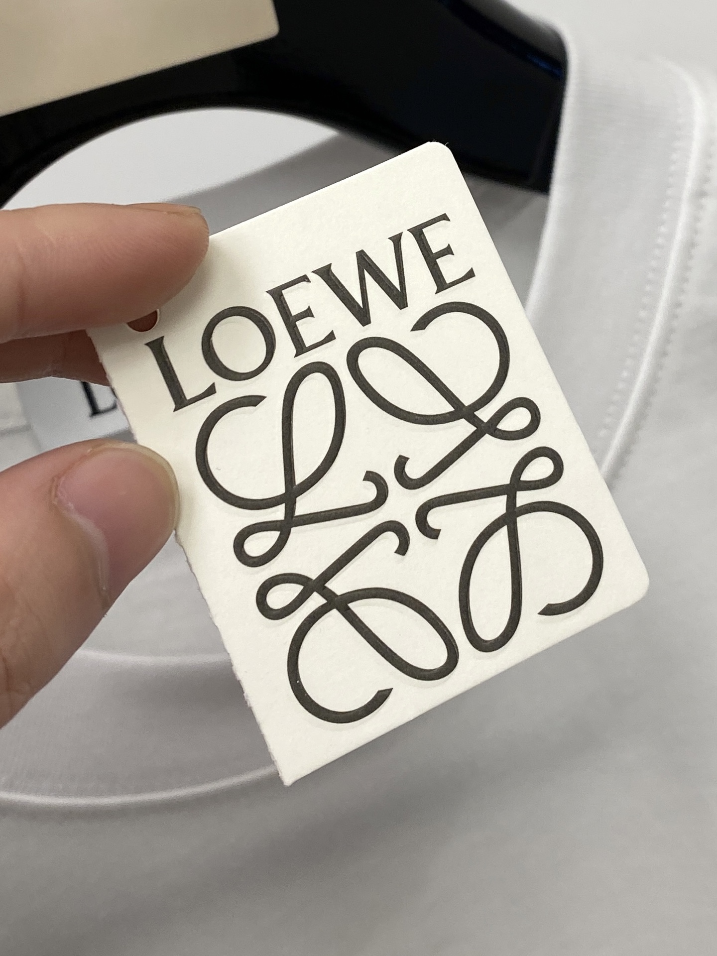 罗意威、2025新品短袖T恤，帅气时尚，简约百搭款。胸口顶级印胶图案字母logo，面料棉 不仅挺括，保持