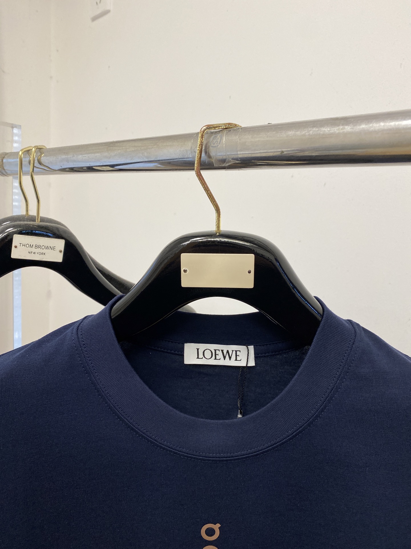 罗意威、2025新品短袖T恤，帅气时尚，简约百搭款。胸口顶级印胶图案字母logo，面料棉 不仅挺括，保持