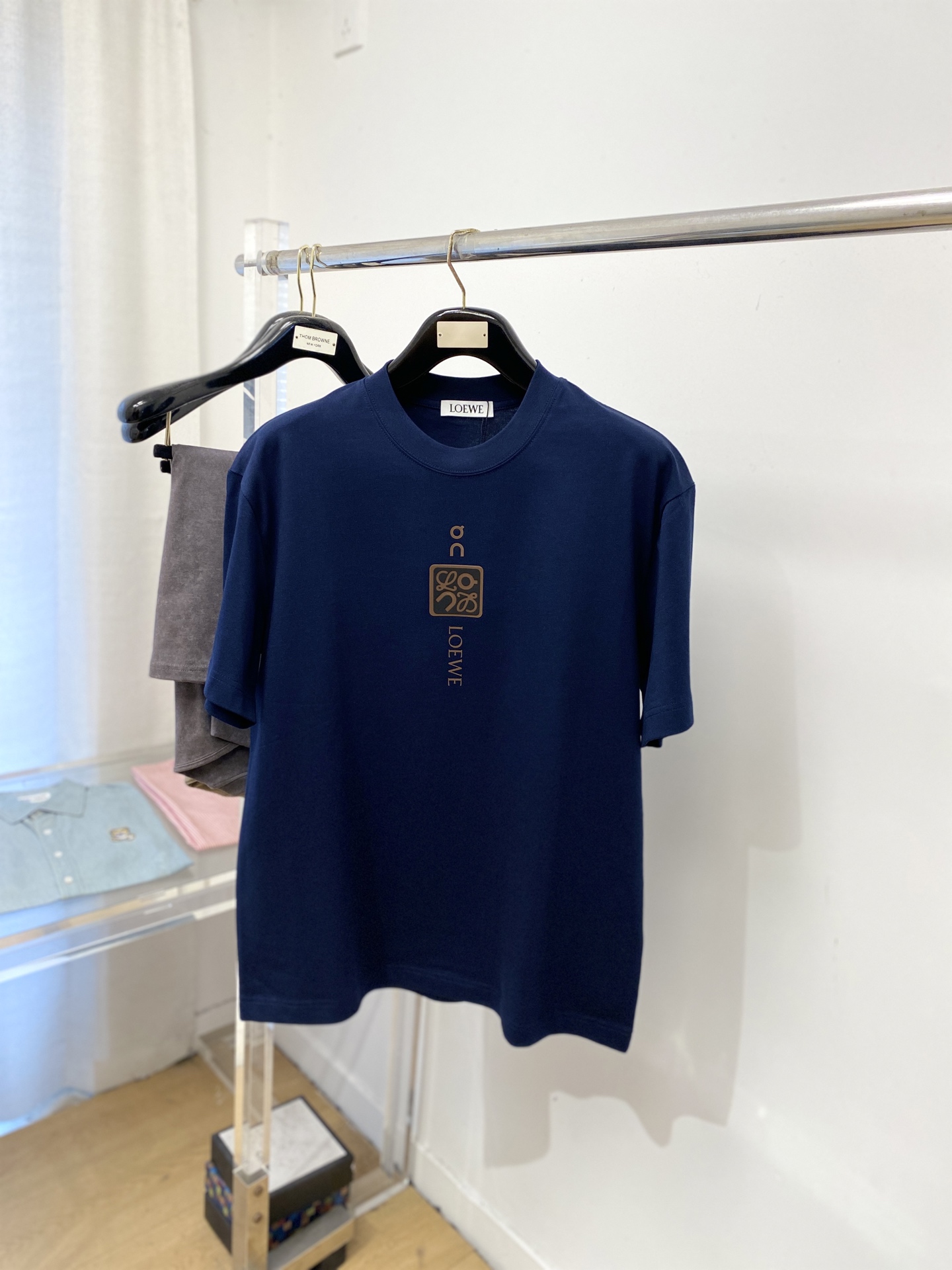 罗意威、2025新品短袖T恤，帅气时尚，简约百搭款。胸口顶级印胶图案字母logo，面料棉 不仅挺括，保持