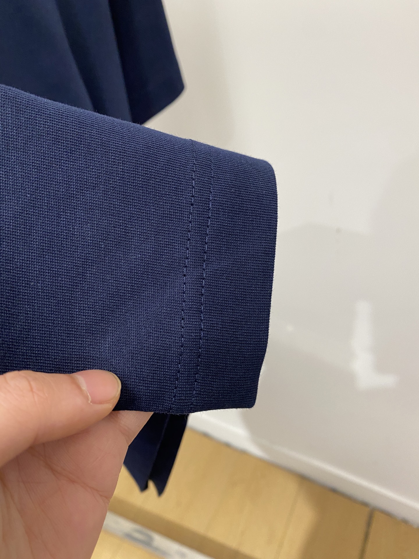 罗意威、2025新品短袖T恤，帅气时尚，简约百搭款。胸口顶级印胶图案字母logo，面料棉 不仅挺括，保持