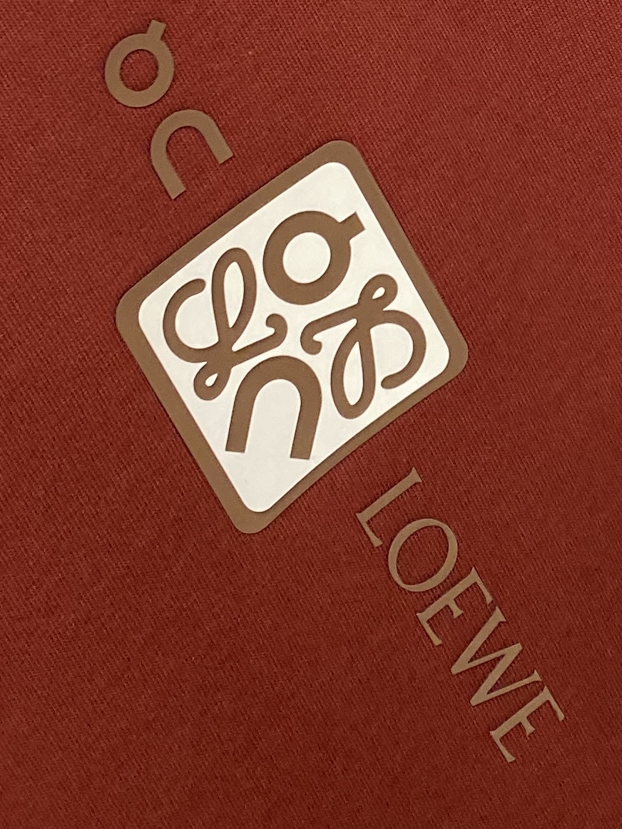 罗意威、2025新品短袖T恤，帅气时尚，简约百搭款。胸口顶级印胶图案字母logo，面料棉 不仅挺括，保持