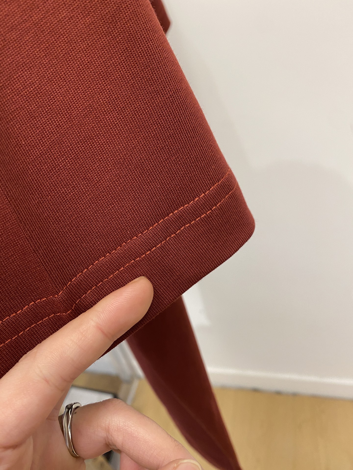 罗意威、2025新品短袖T恤，帅气时尚，简约百搭款。胸口顶级印胶图案字母logo，面料棉 不仅挺括，保持