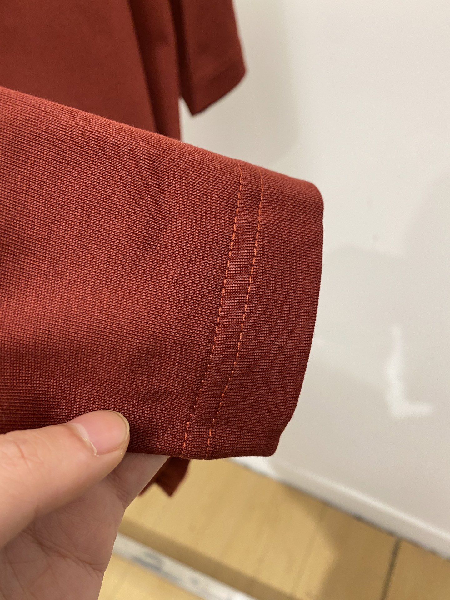 罗意威、2025新品短袖T恤，帅气时尚，简约百搭款。胸口顶级印胶图案字母logo，面料棉 不仅挺括，保持