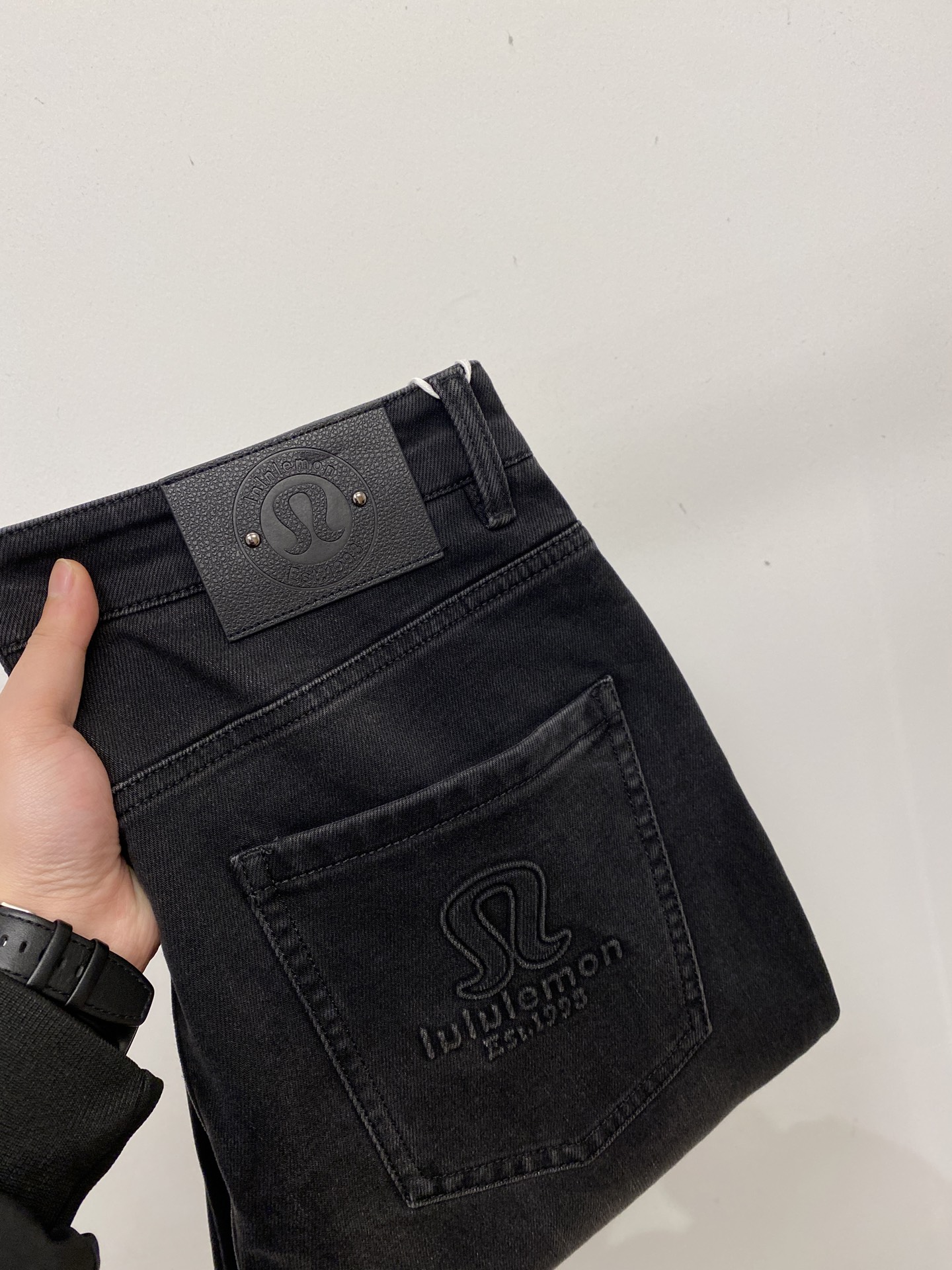 lululemon 时尚潮牌、2025最新品，专柜同步有售，原单狠货，水洗休闲牛仔裤，进口原版水洗弹力面