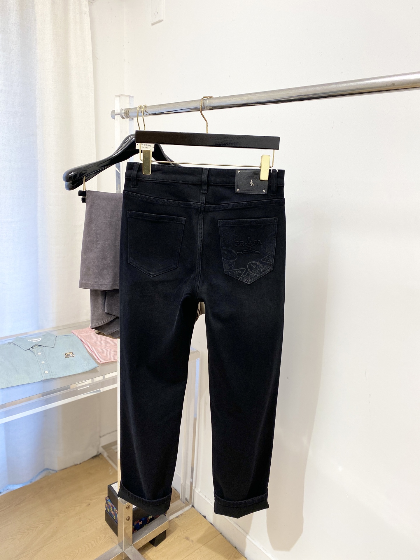 支持年后退换！ 普拉达、2025最新品，专柜同步有售，原单狠货，水洗休闲牛仔裤，进口原版水洗弹力面料，舒