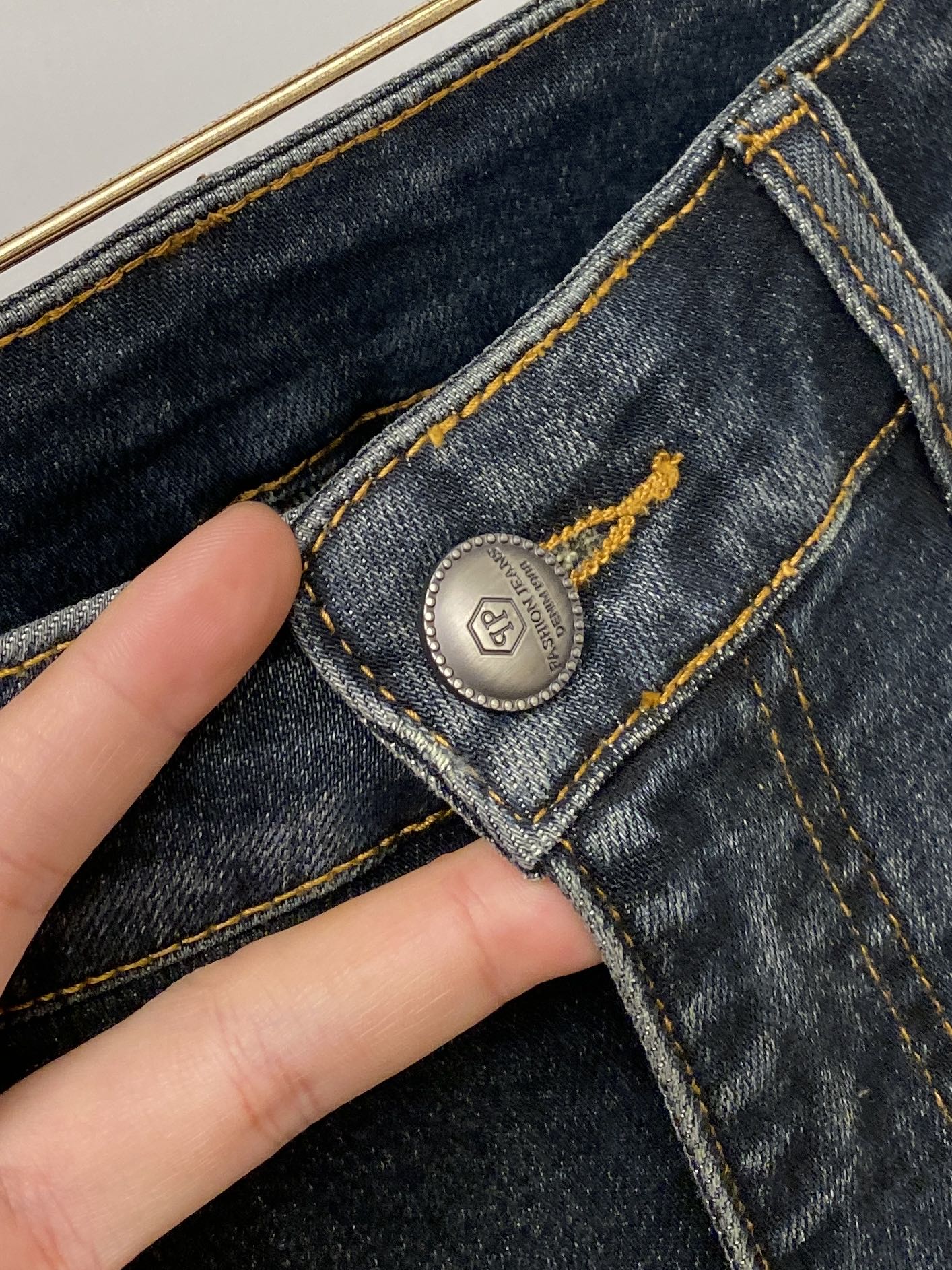 支持年后退换！ PP、2025最新品，专柜同步有售，原单狠货，水洗休闲牛仔裤，进口原版水洗弹力面料，舒适