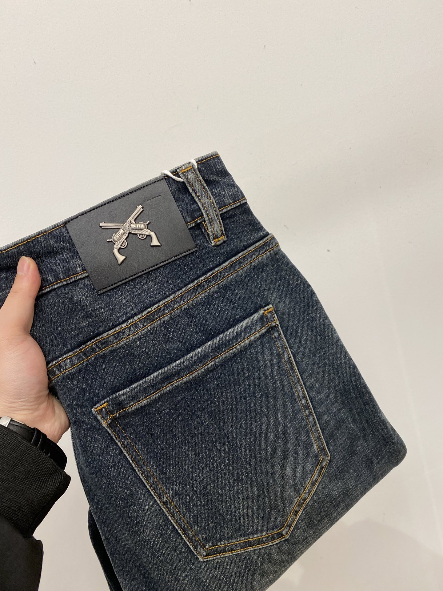 PP、2025最新品，专柜同步有售，原单狠货，水洗休闲牛仔裤，进口原版水洗弹力面料，舒适有弹性，原版五金