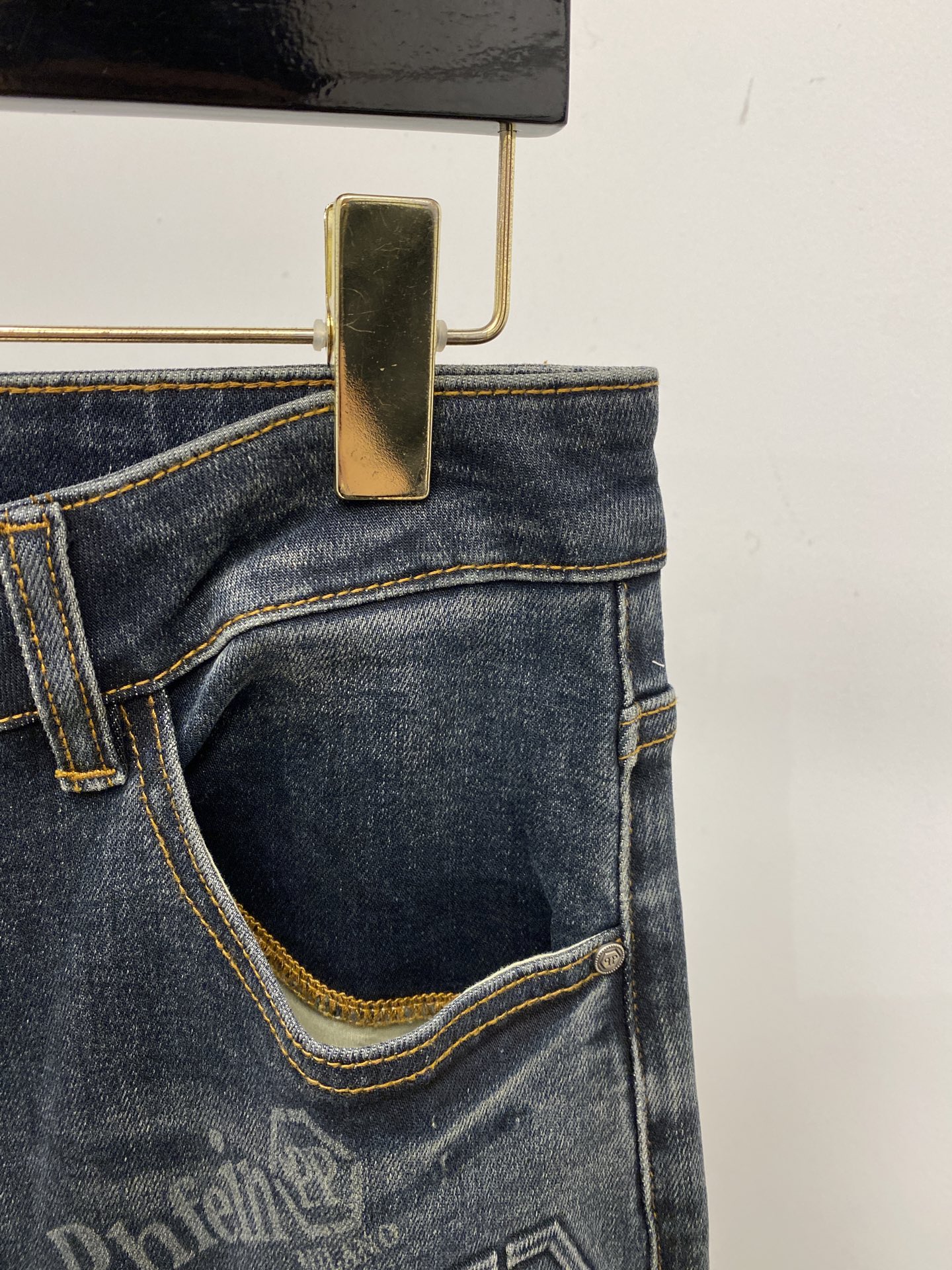 支持年后退换！ PP、2025最新品，专柜同步有售，原单狠货，水洗休闲牛仔裤，进口原版水洗弹力面料，舒适