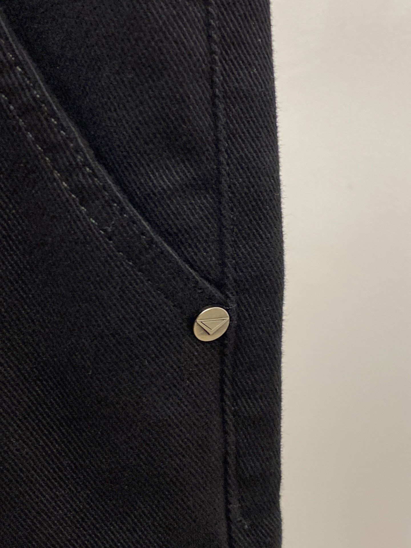 支持年后退换！ 普拉达、2025最新品，专柜同步有售，原单狠货，水洗休闲牛仔裤，进口原版水洗弹力面料，舒