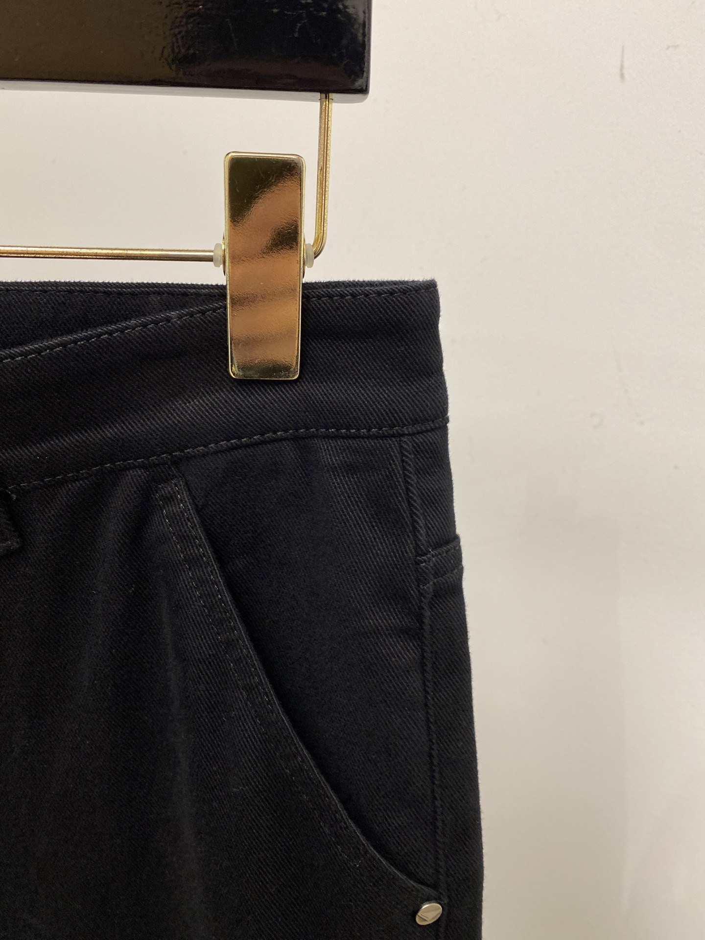 支持年后退换！ 普拉达、2025最新品，专柜同步有售，原单狠货，水洗休闲牛仔裤，进口原版水洗弹力面料，舒