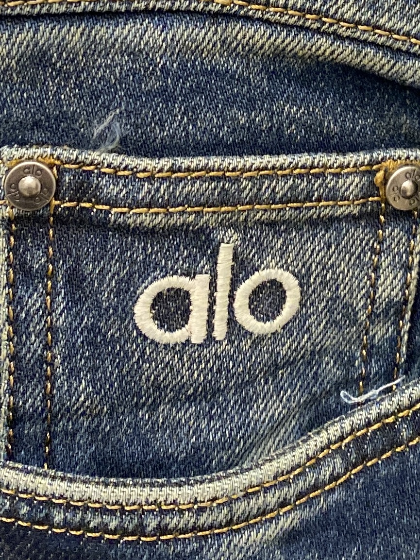 alo、2025最新品，专柜同步有售，原单狠货，水洗休闲牛仔裤，进口原版水洗弹力面料，舒适有弹性，原版五