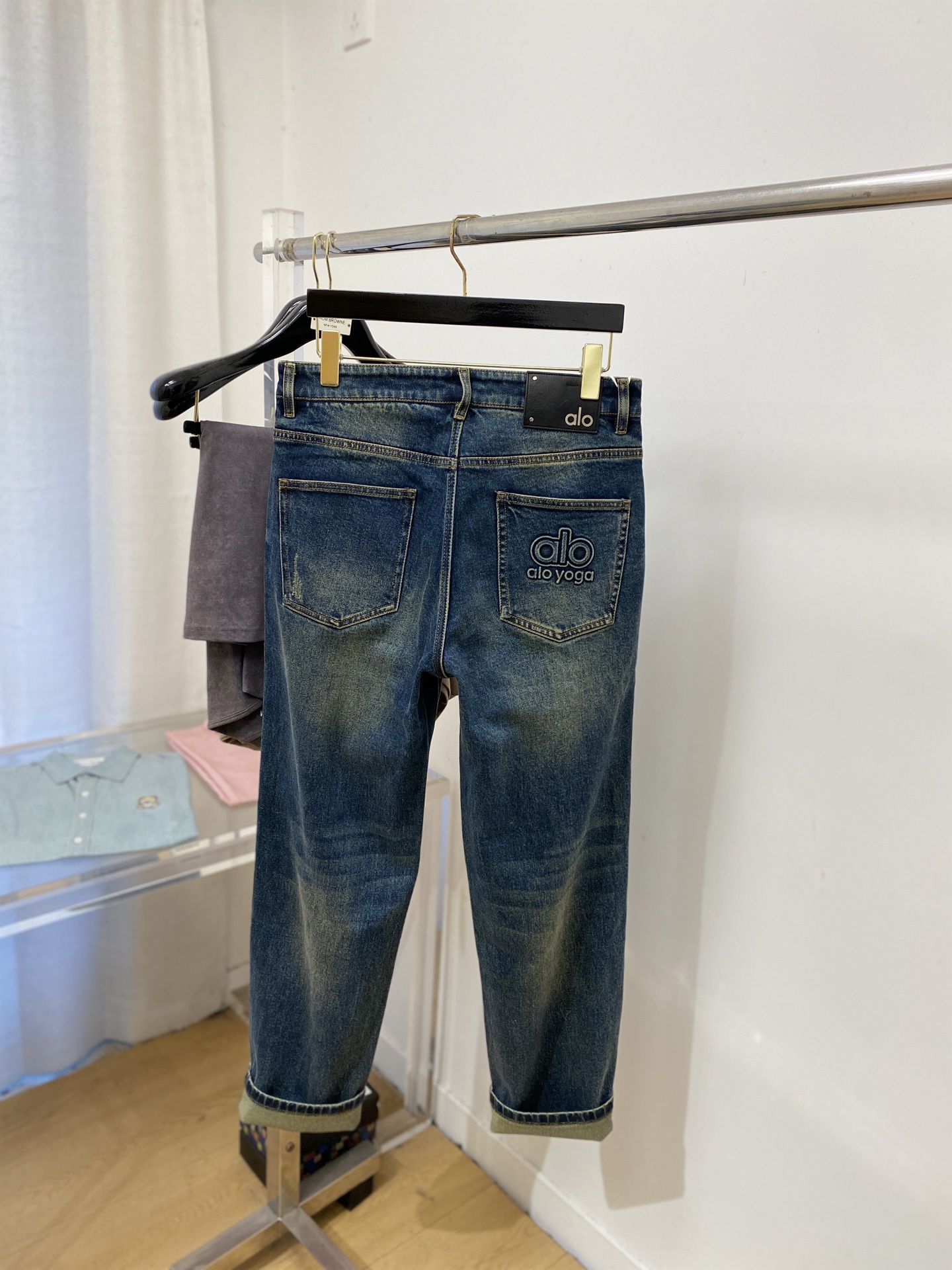 alo、2025最新品，专柜同步有售，原单狠货，水洗休闲牛仔裤，进口原版水洗弹力面料，舒适有弹性，原版五
