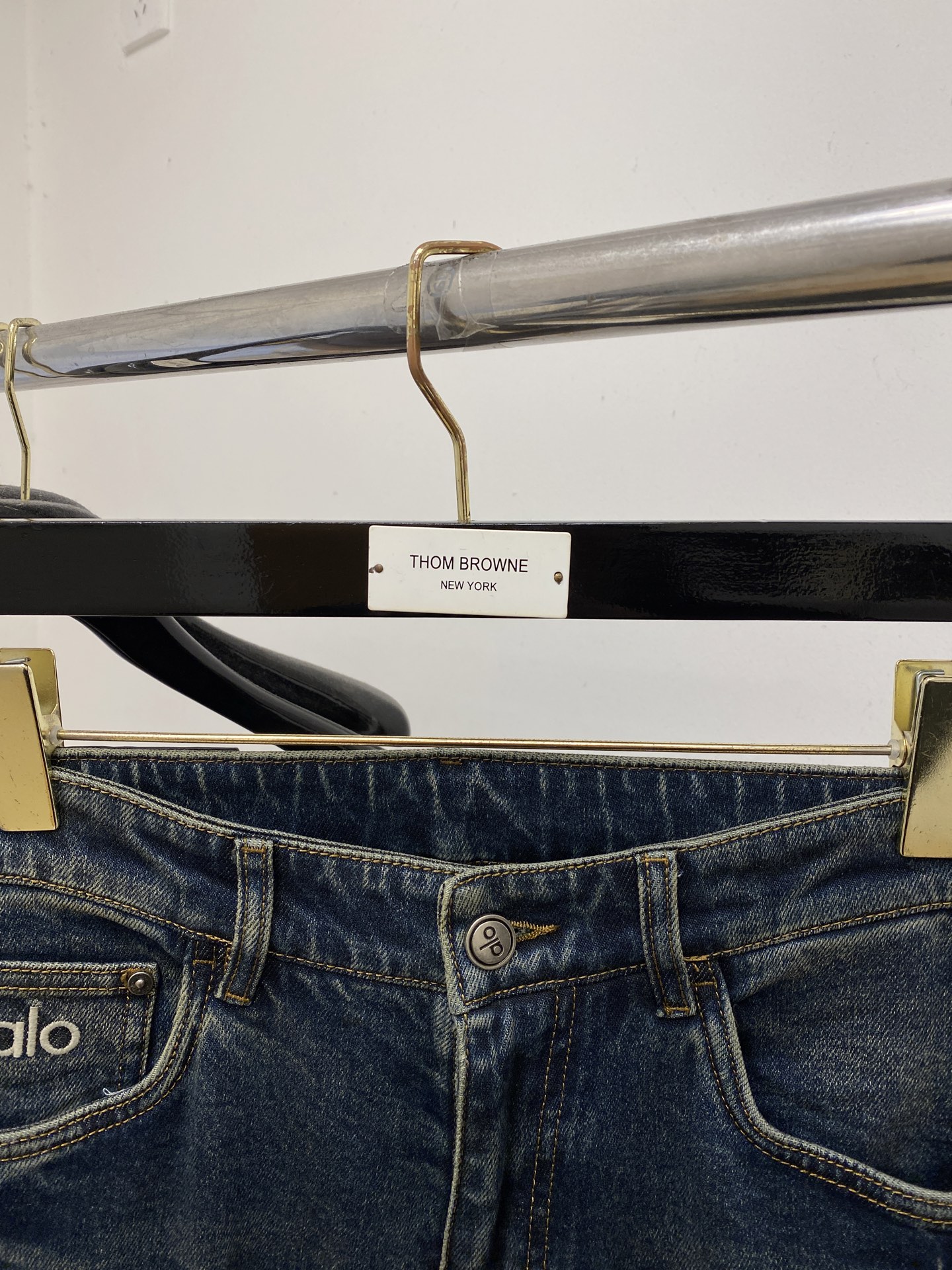 alo、2025最新品，专柜同步有售，原单狠货，水洗休闲牛仔裤，进口原版水洗弹力面料，舒适有弹性，原版五