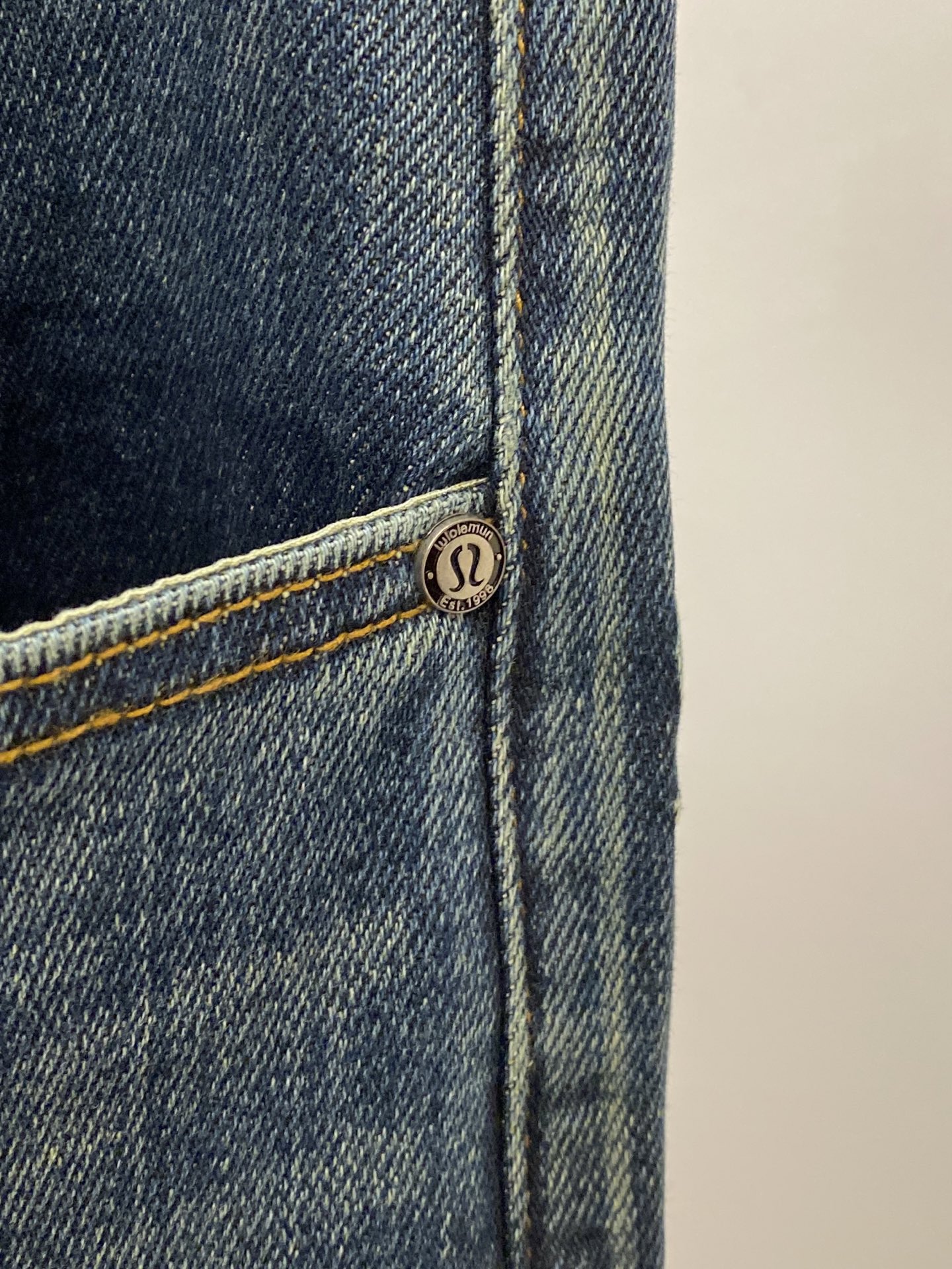 支持年后退换！ lululemon 时尚潮牌、2025最新品，专柜同步有售，原单狠货，水洗休闲牛仔裤，进