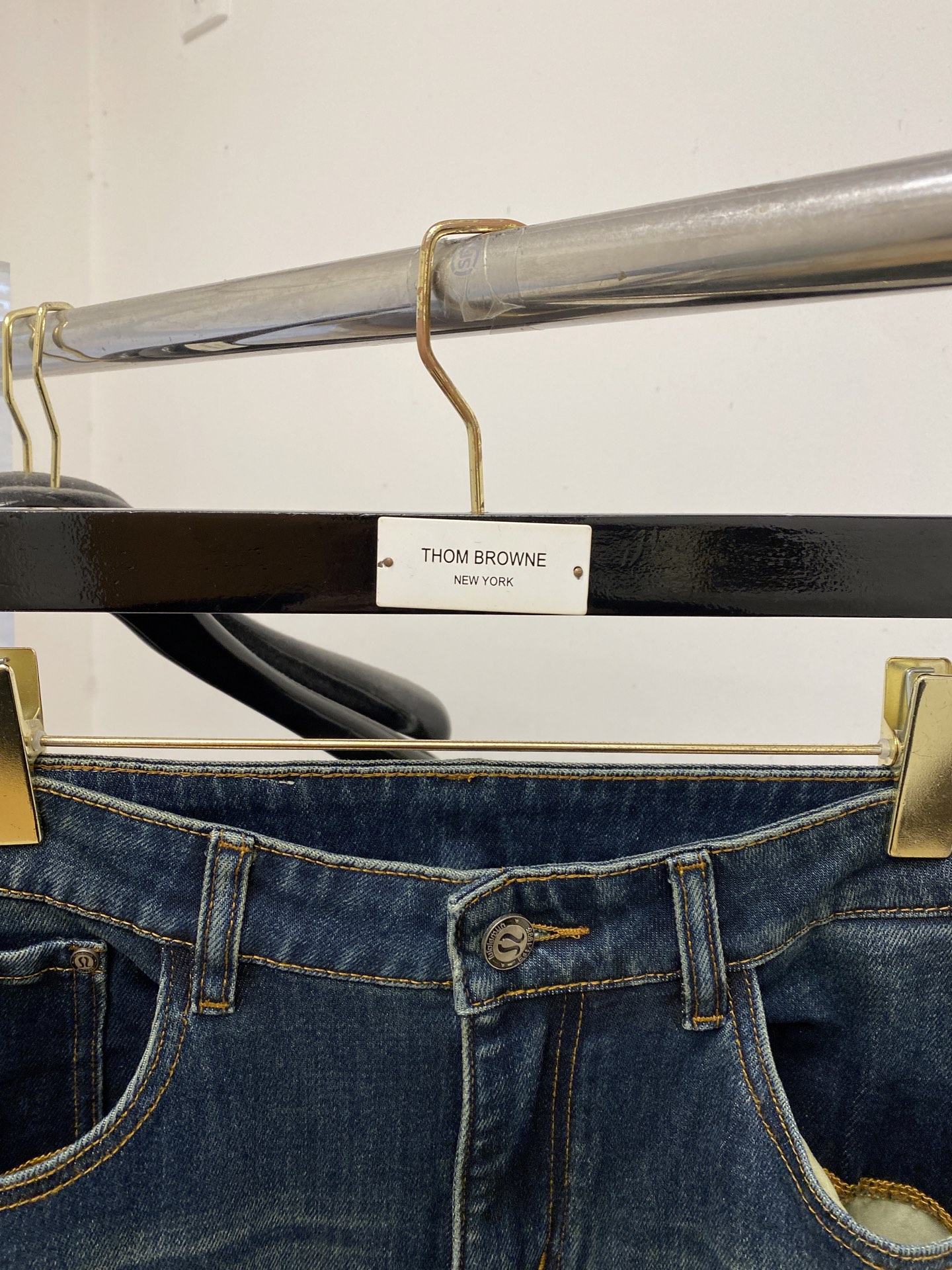 支持年后退换！ lululemon 时尚潮牌、2025最新品，专柜同步有售，原单狠货，水洗休闲牛仔裤，进