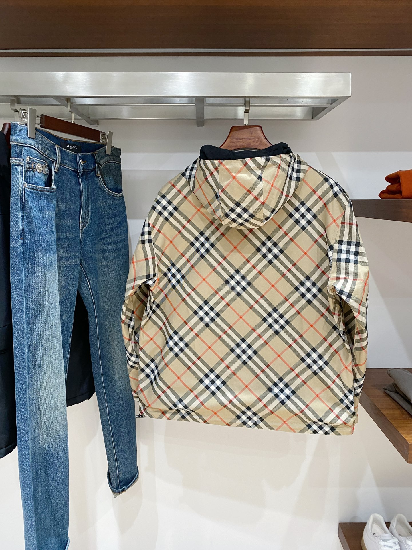 支持年后退换！巴宝莉、2025新品夹克外套，时尚帅气，简约百搭款，衣下刺绣装饰图案logo，定制原版面料