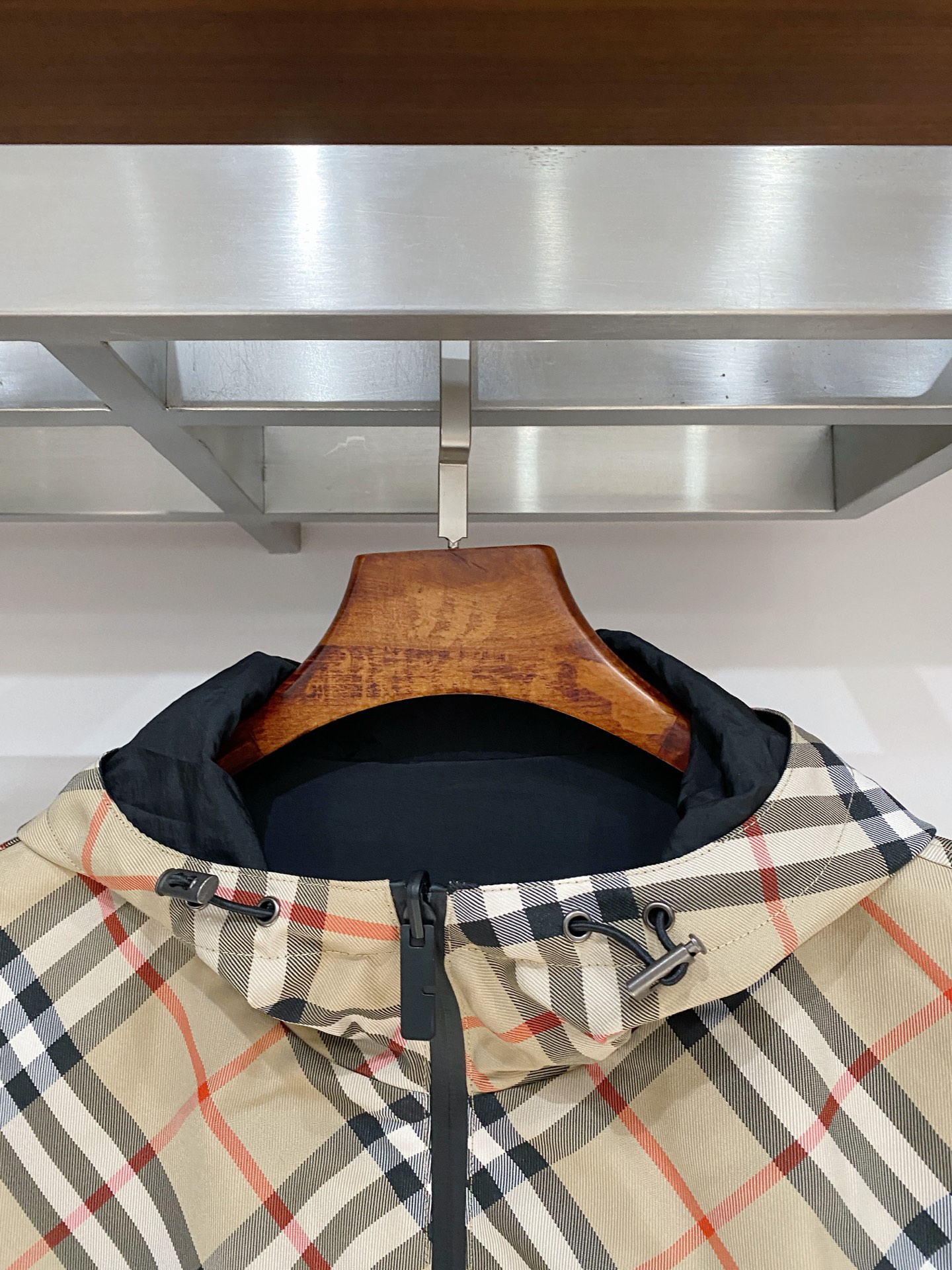 支持年后退换！巴宝莉、2025新品夹克外套，时尚帅气，简约百搭款，衣下刺绣装饰图案logo，定制原版面料