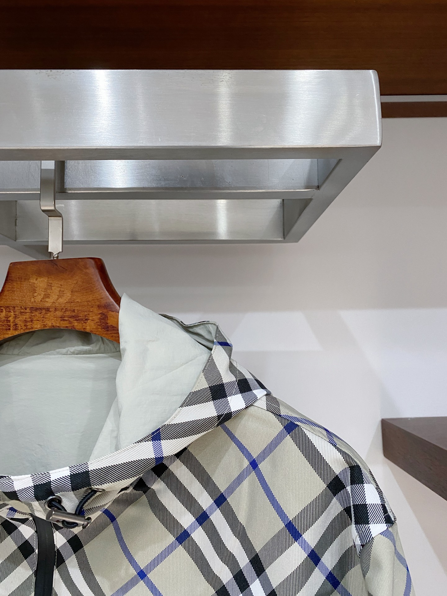 支持年后退换！巴宝莉、2025新品夹克外套，时尚帅气，简约百搭款，衣下刺绣装饰图案logo，定制原版面料